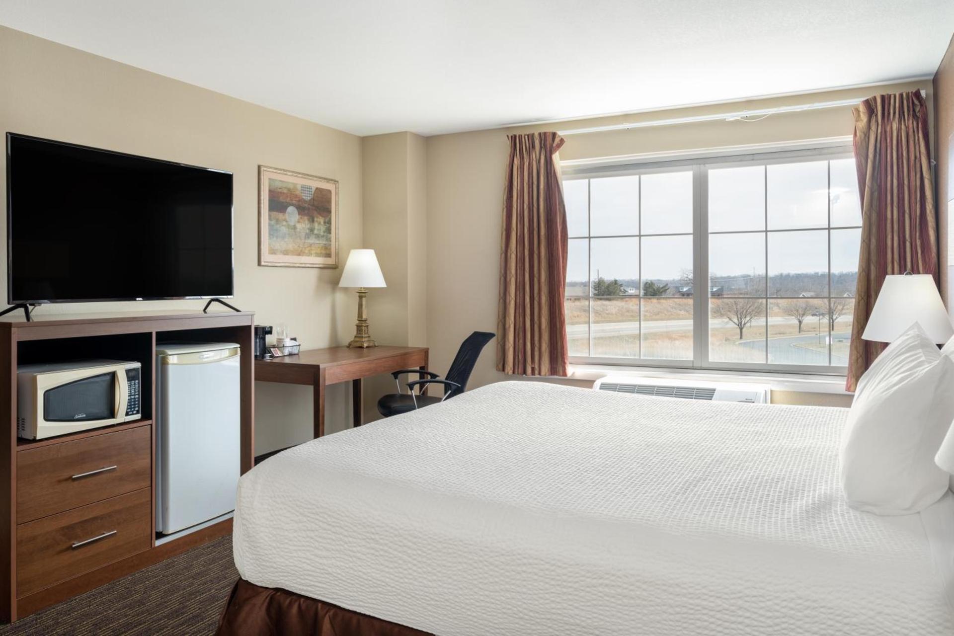 AmericInn by Wyndham Cedar Rapids North photo 41