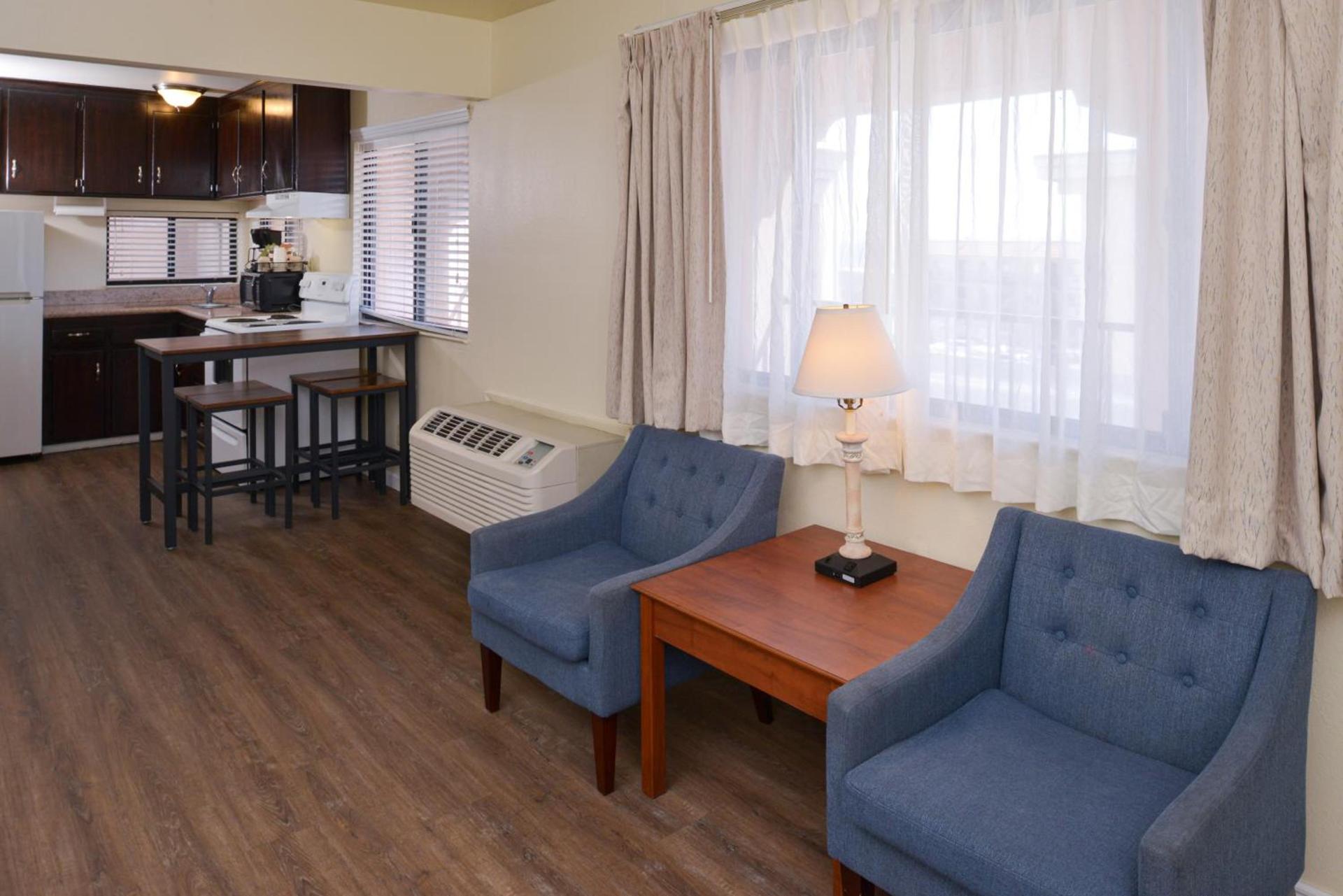 Edgewater Inn and Suites photo 87