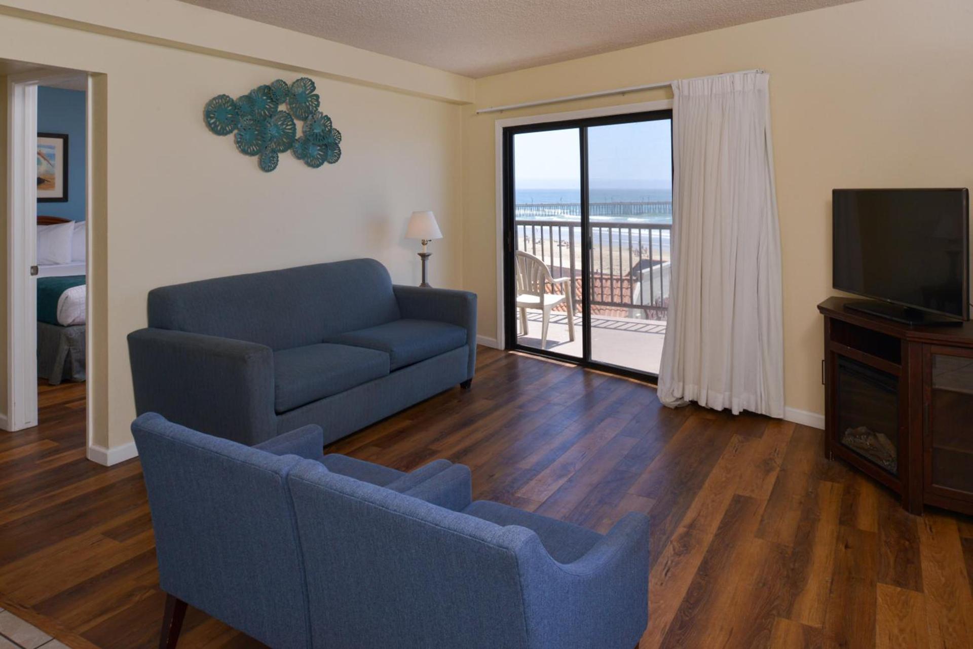 Edgewater Inn and Suites photo 96