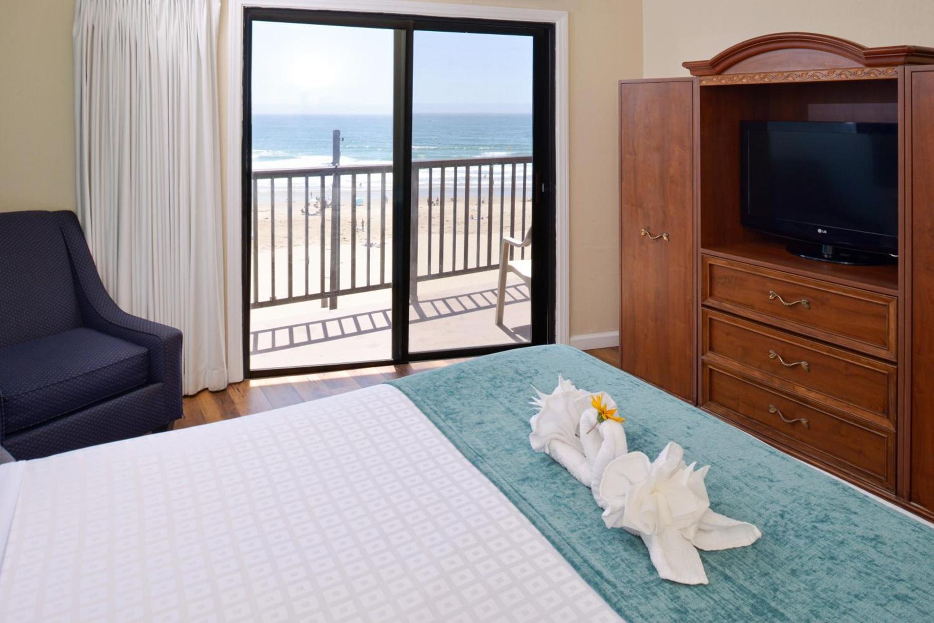 Edgewater Inn and Suites photo 91