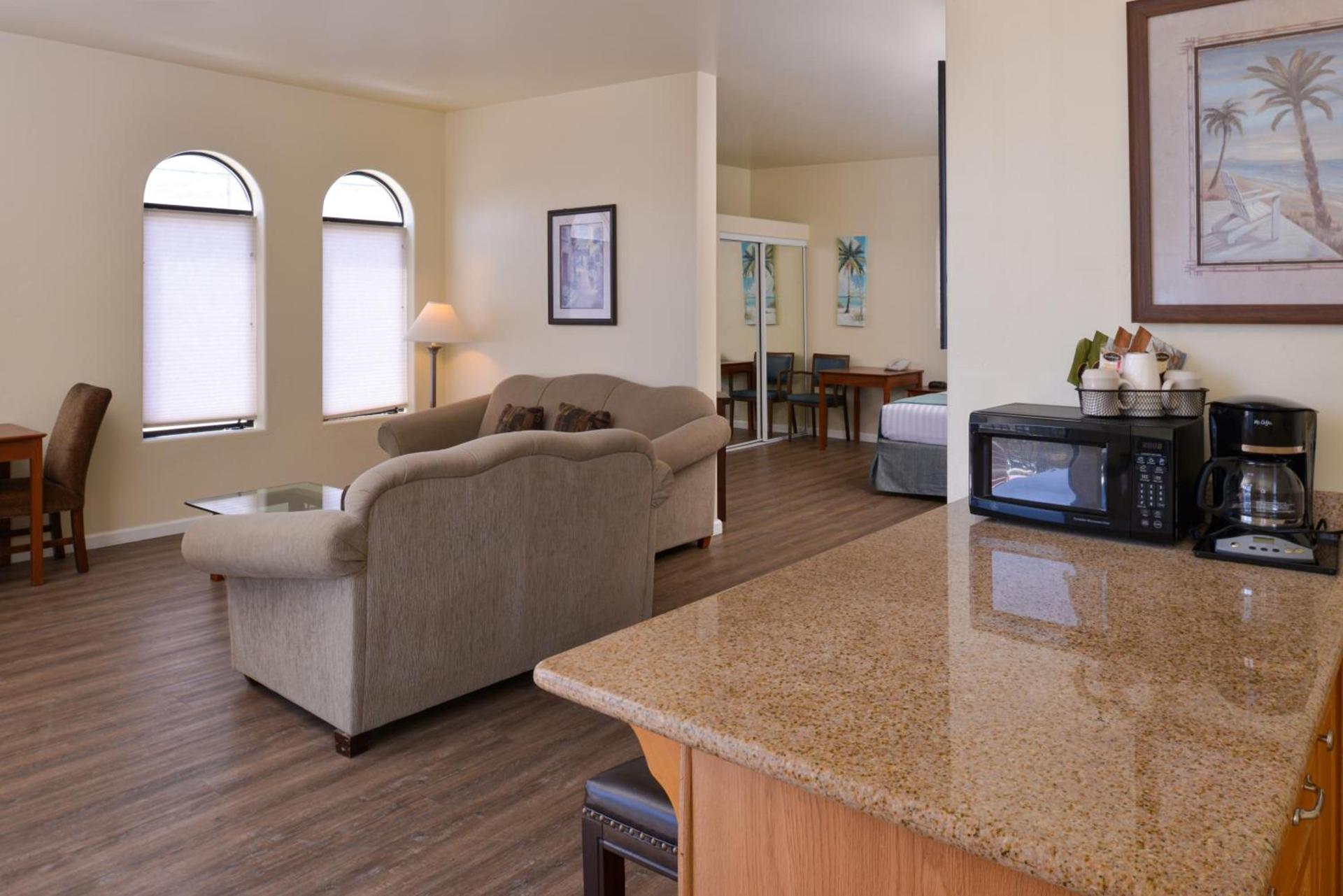 Edgewater Inn and Suites photo 92