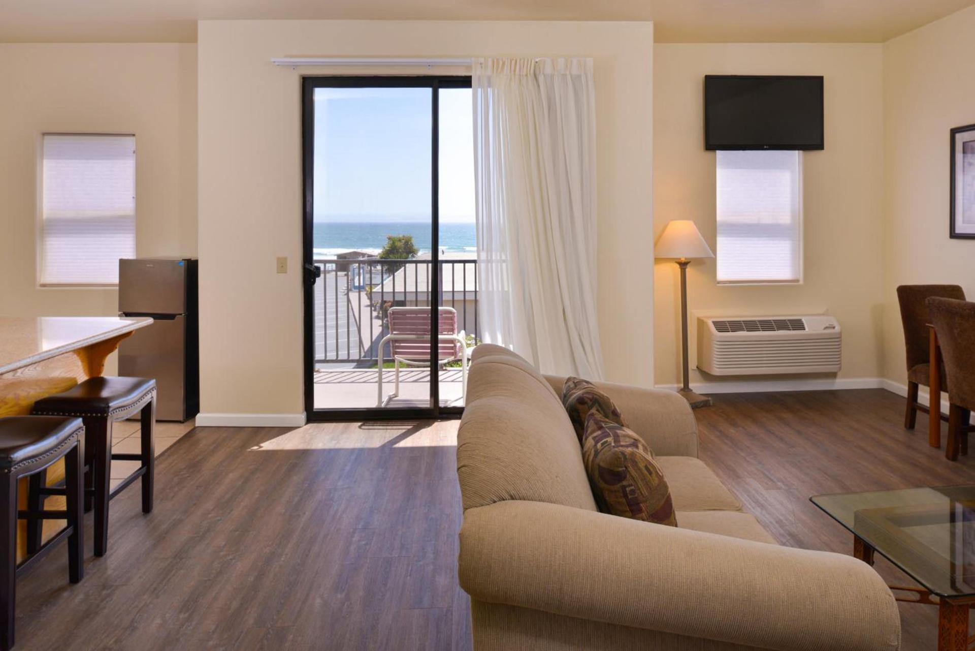 Edgewater Inn and Suites photo 95