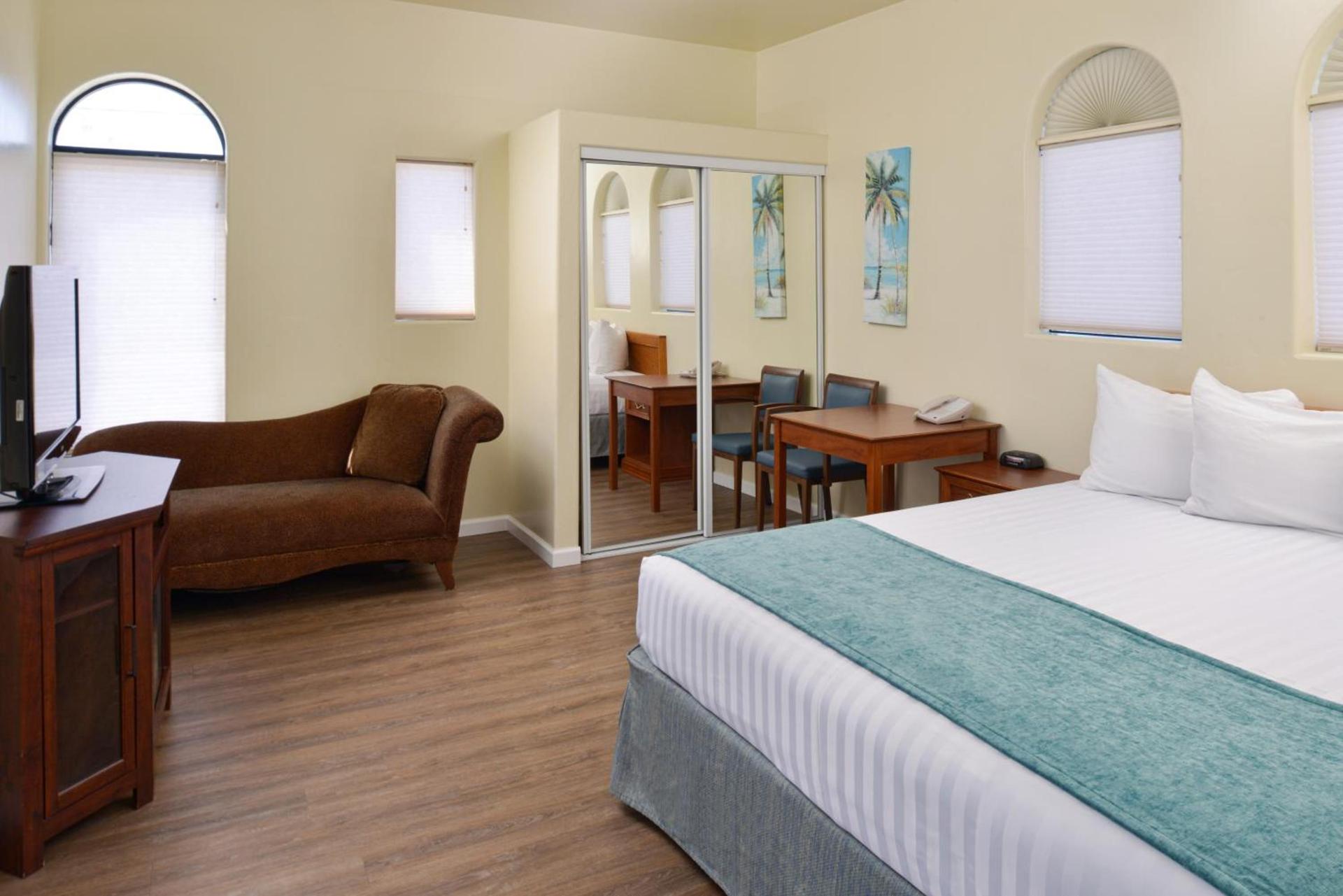 Edgewater Inn and Suites photo 94