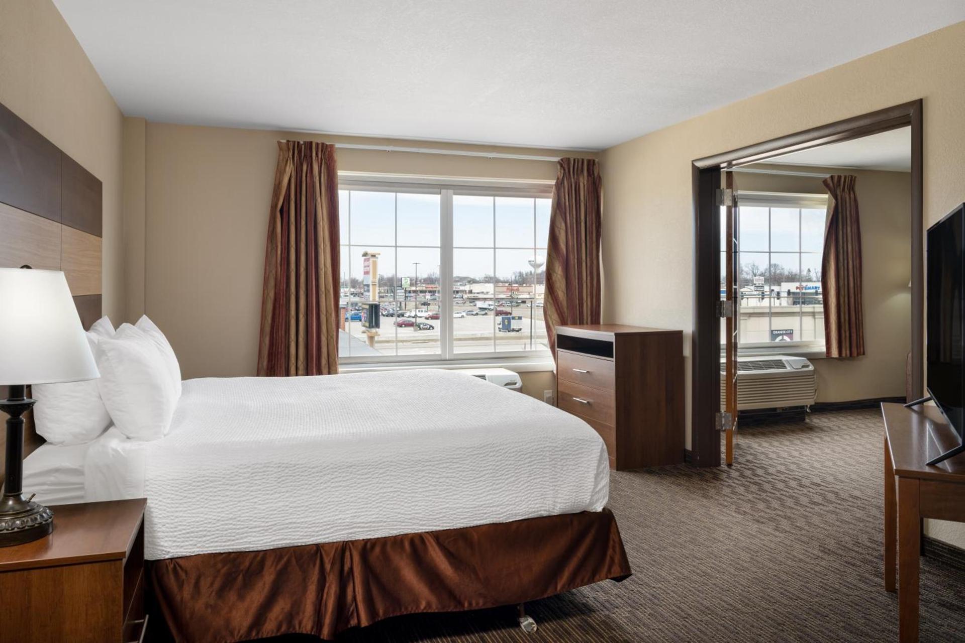 AmericInn by Wyndham Cedar Rapids North photo 45
