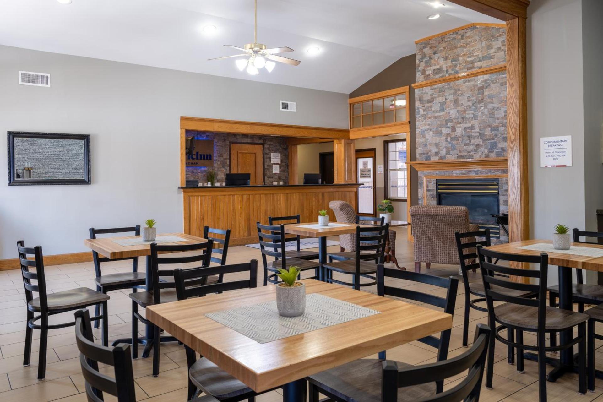 AmericInn by Wyndham Cedar Rapids North photo 48