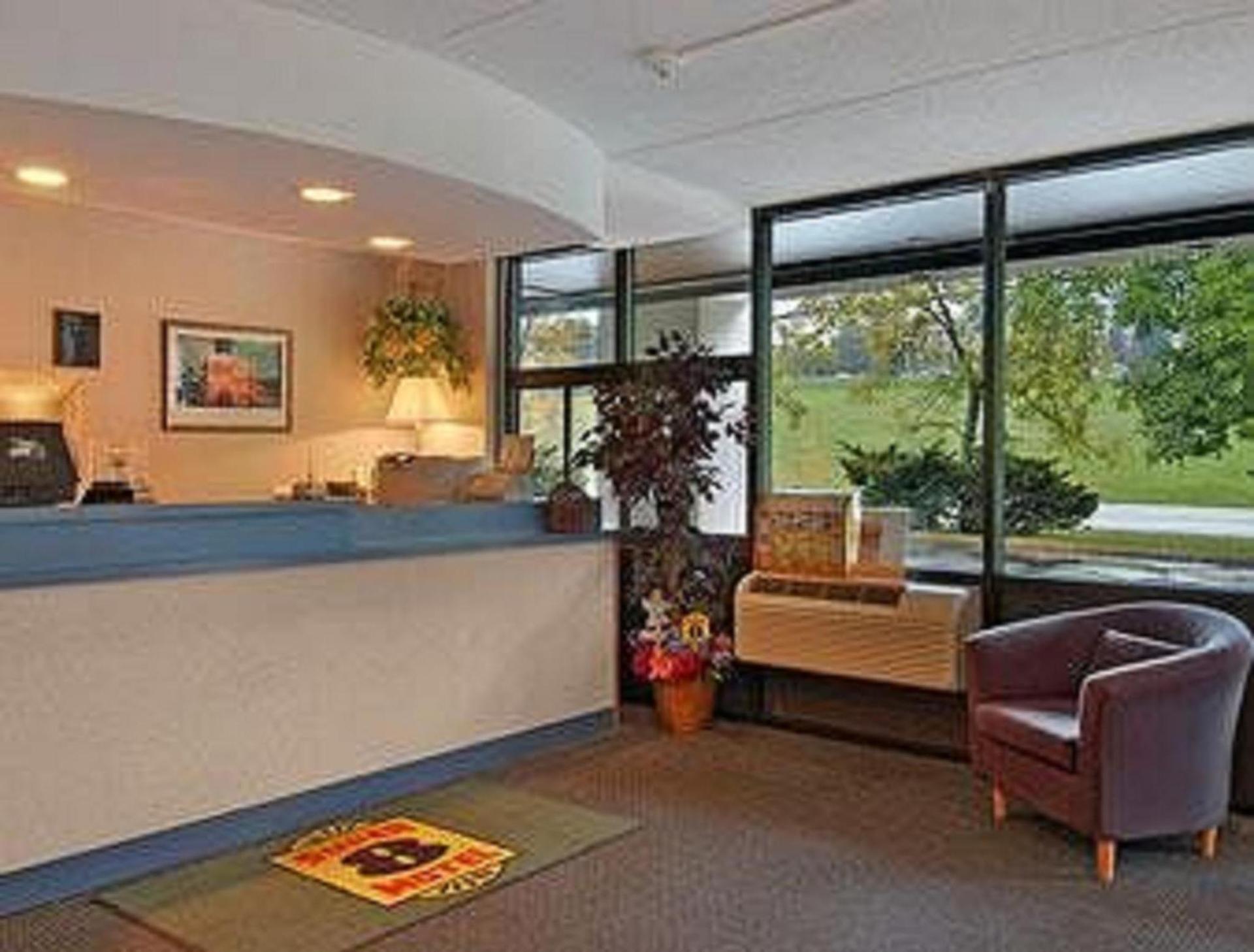 Super 8 by Wyndham White River Junction photo 39