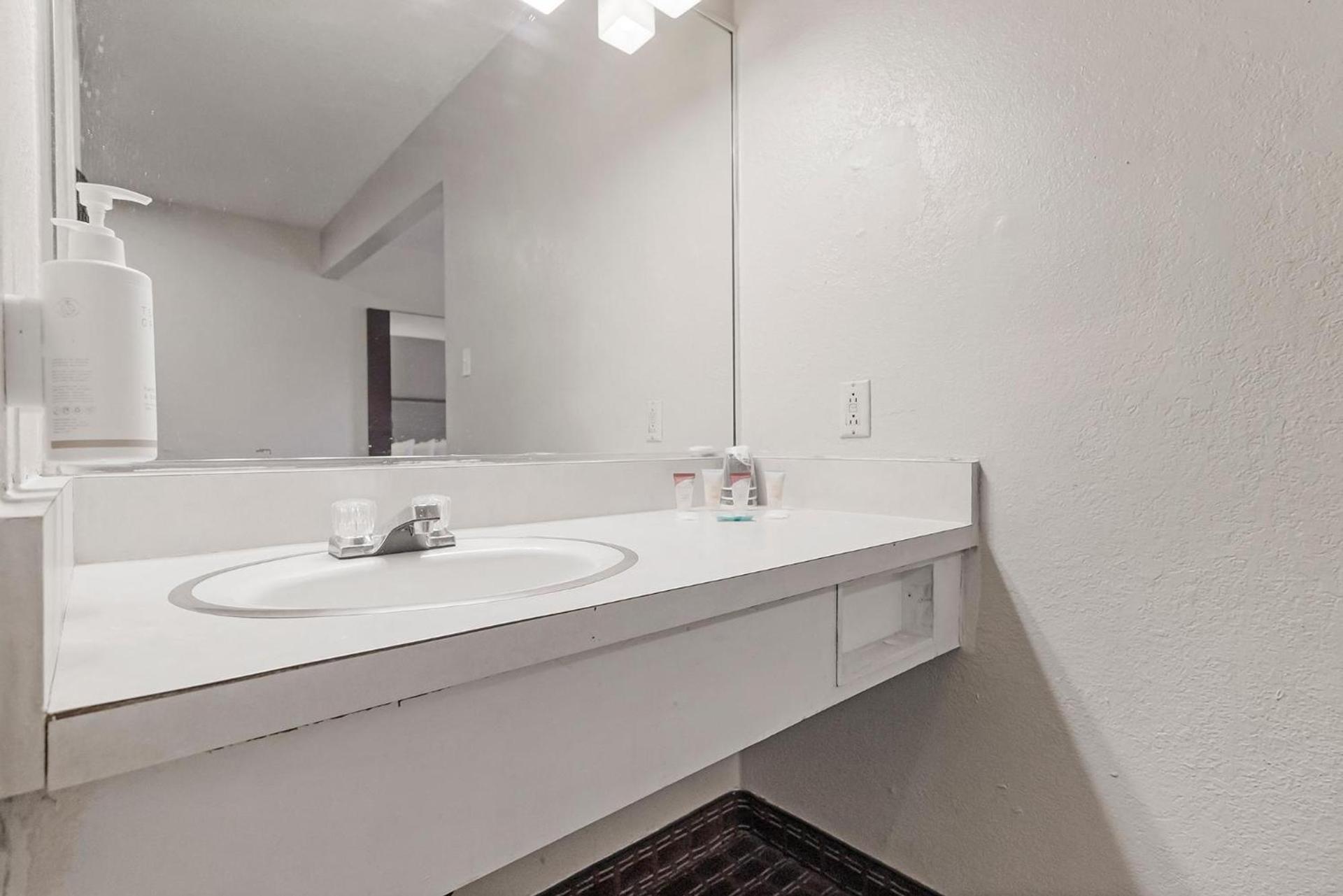 Heritage Inn Express Hayward photo 55