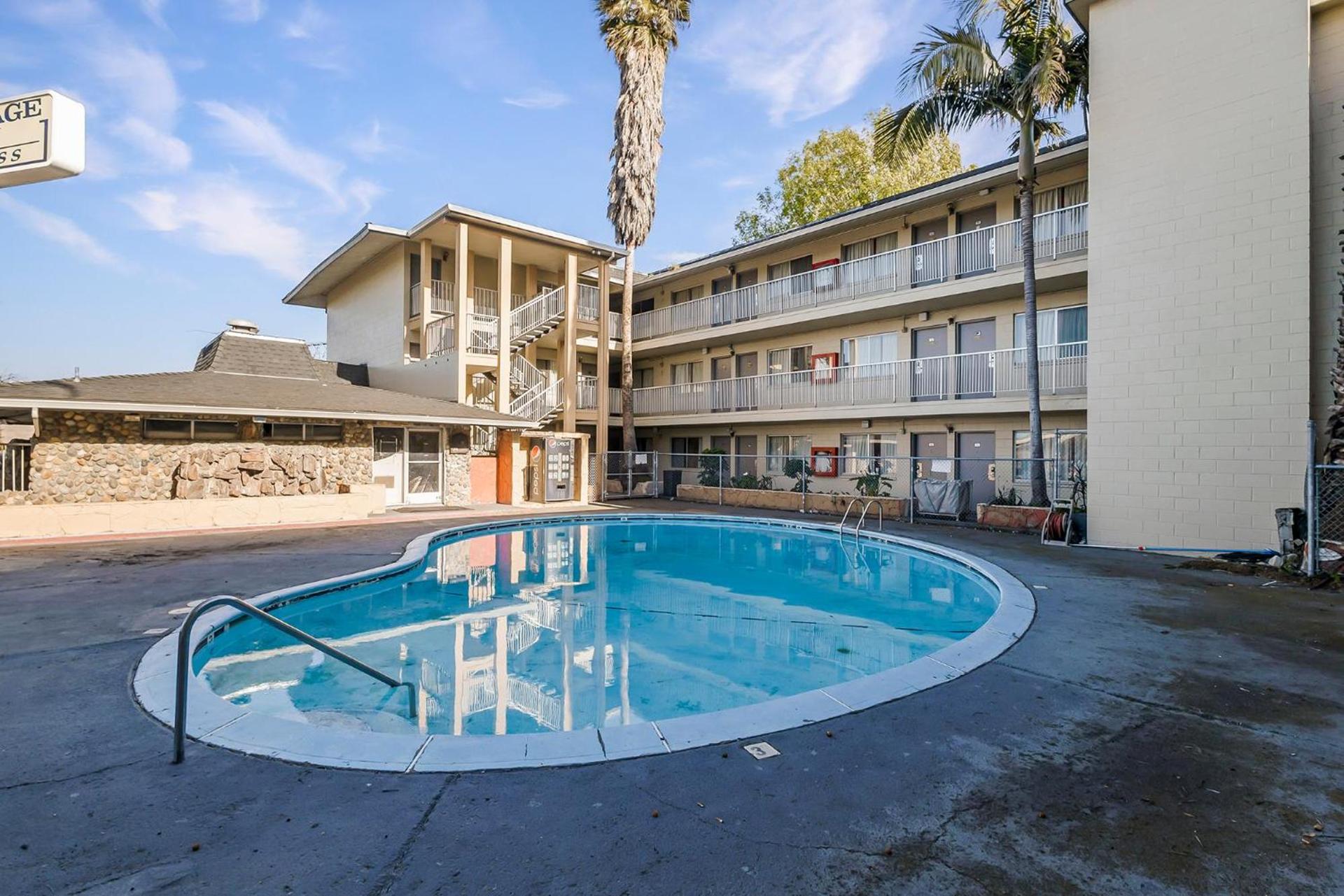 Heritage Inn Express Hayward photo 3
