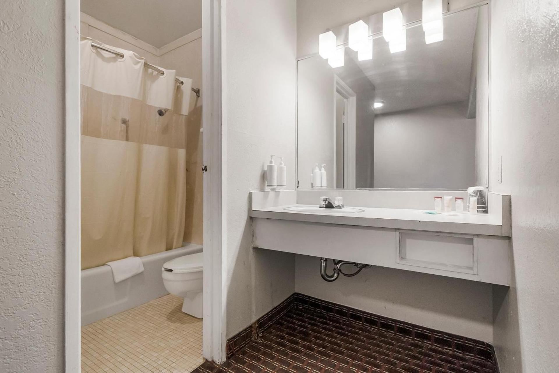 Heritage Inn Express Hayward photo 51