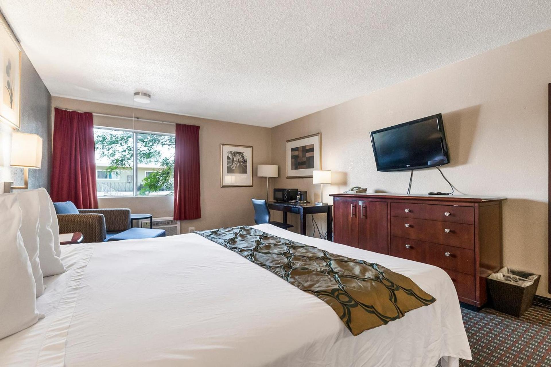 Heritage Inn Express Hayward photo 39