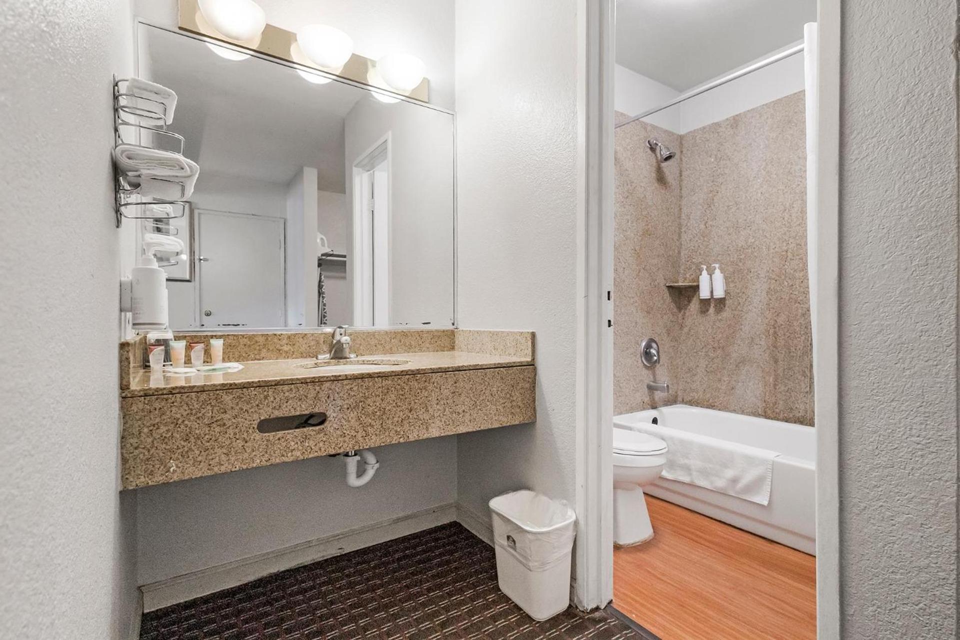 Heritage Inn Express Hayward photo 30