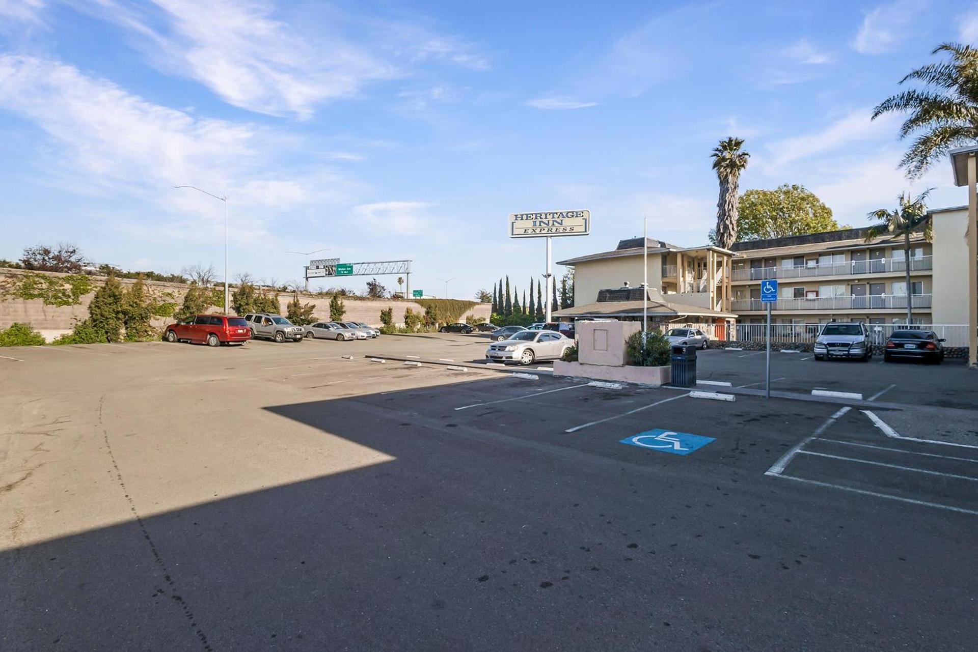 Heritage Inn Express Hayward photo 8