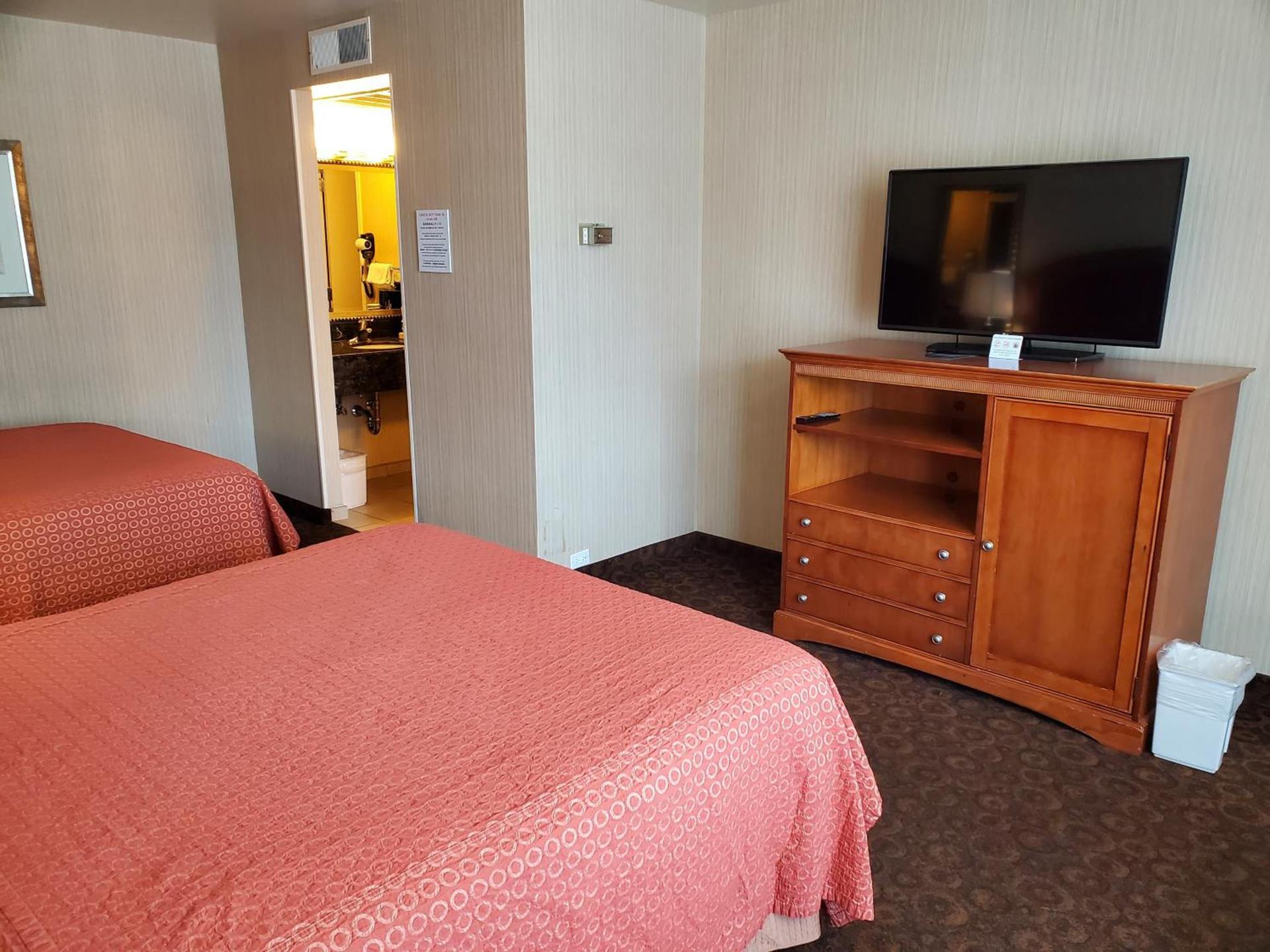 Royal Pacific Motor Inn photo 38