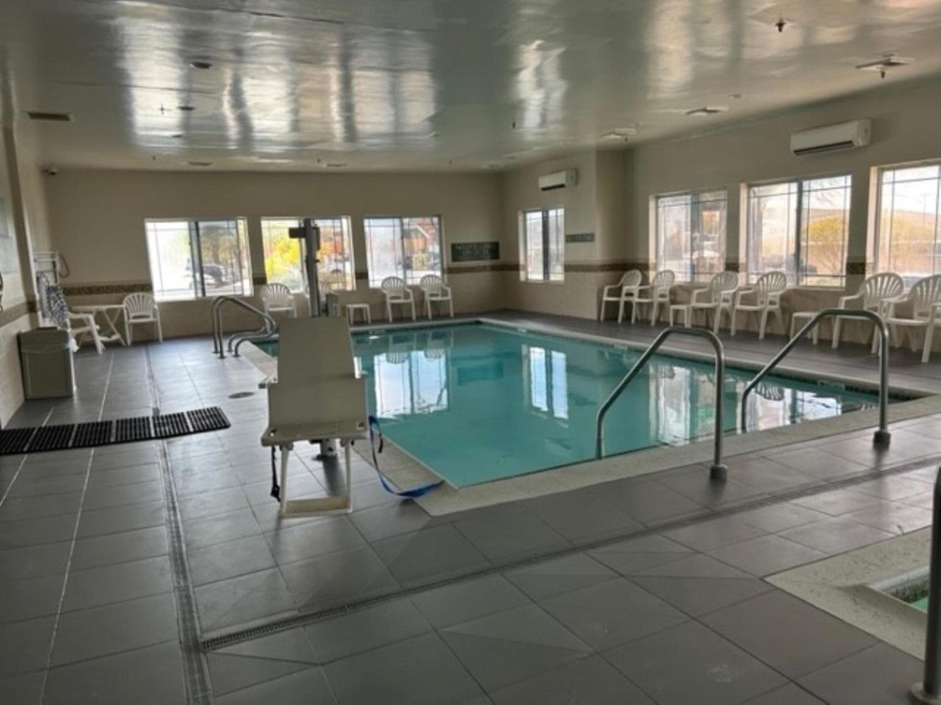 Holiday Inn & Suites - Barstow by IHG photo 29