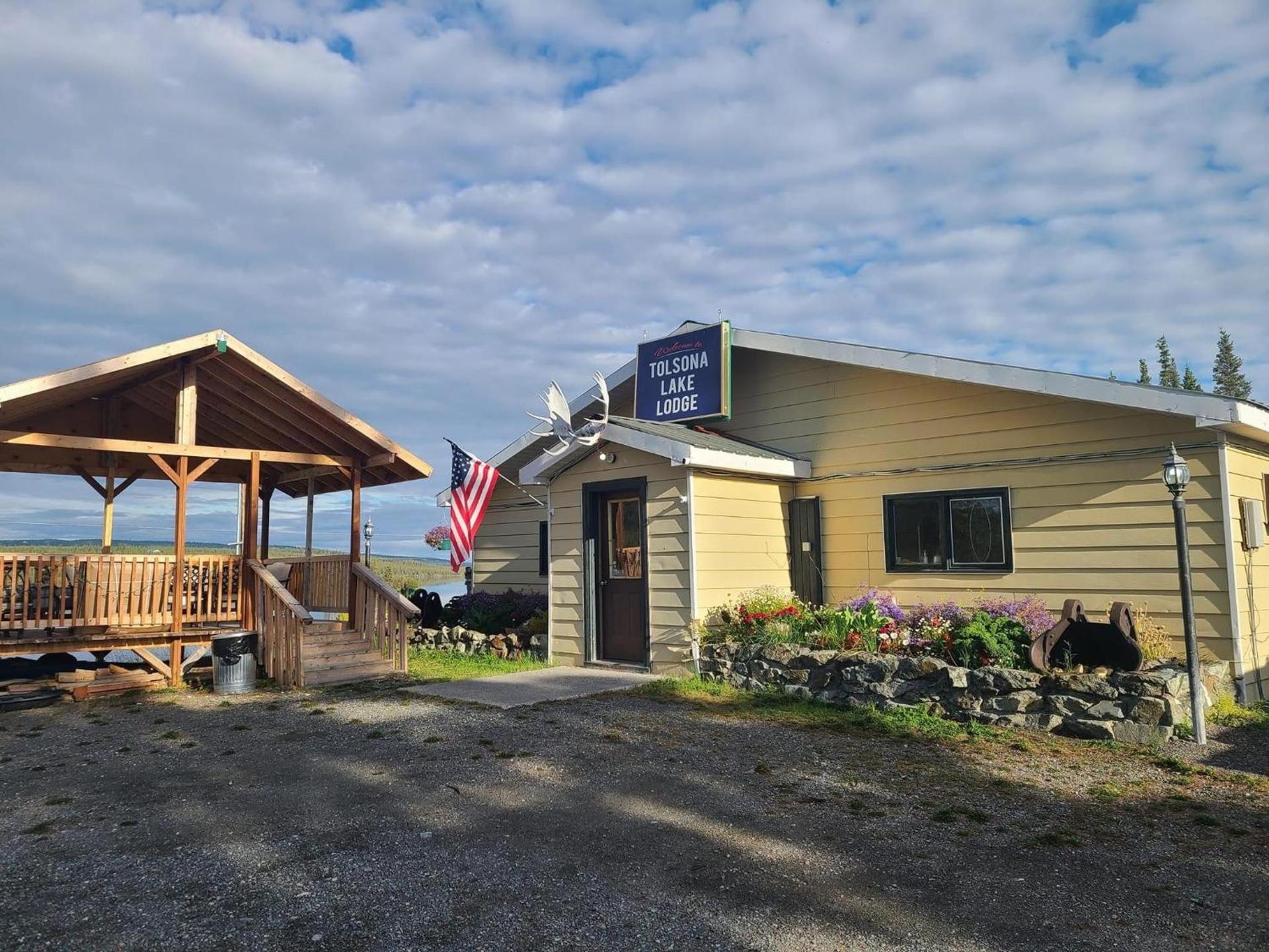 Tolsona Lake Lodge photo 1