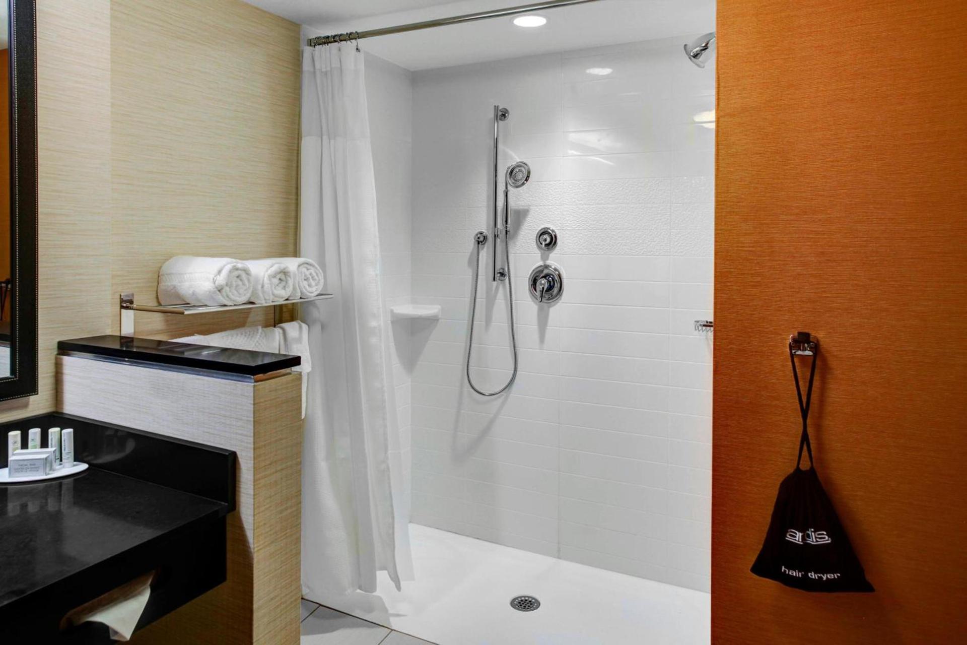 Fairfield Inn & Suites by Marriott Cape Cod Hyannis photo 12