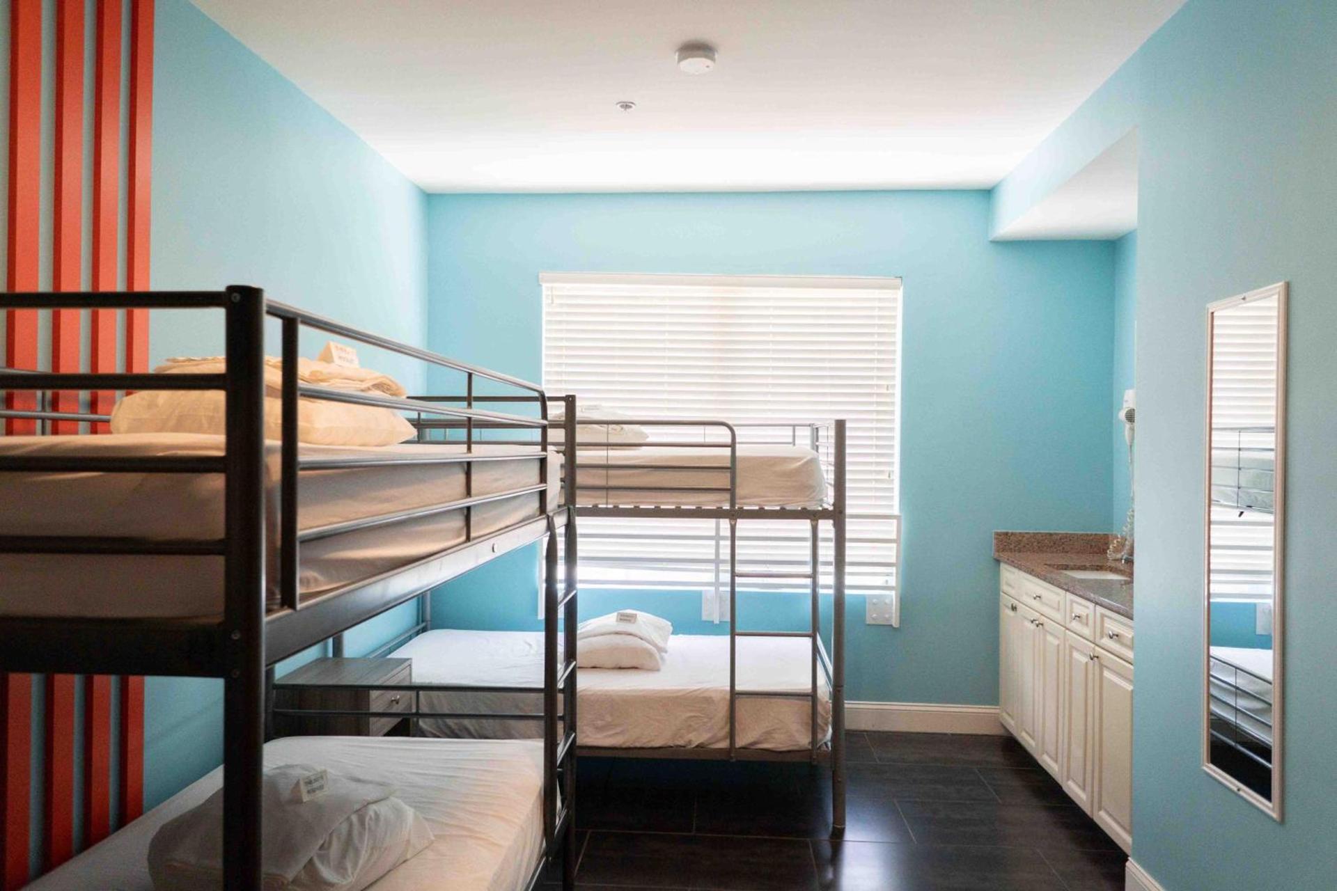 Beds n' Drinks photo 19