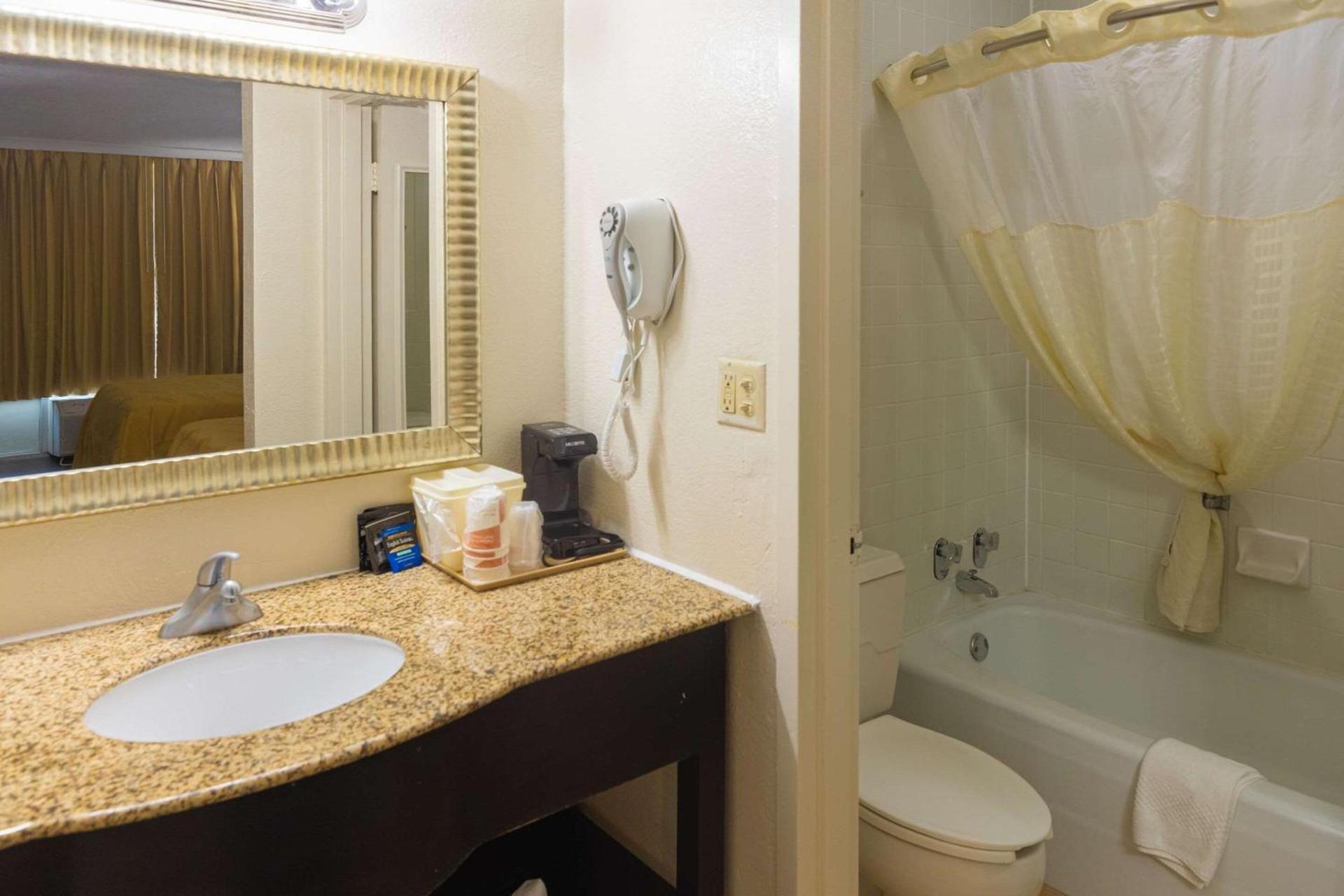 Quality Inn Richmond Hill - Savannah I-95 photo 49