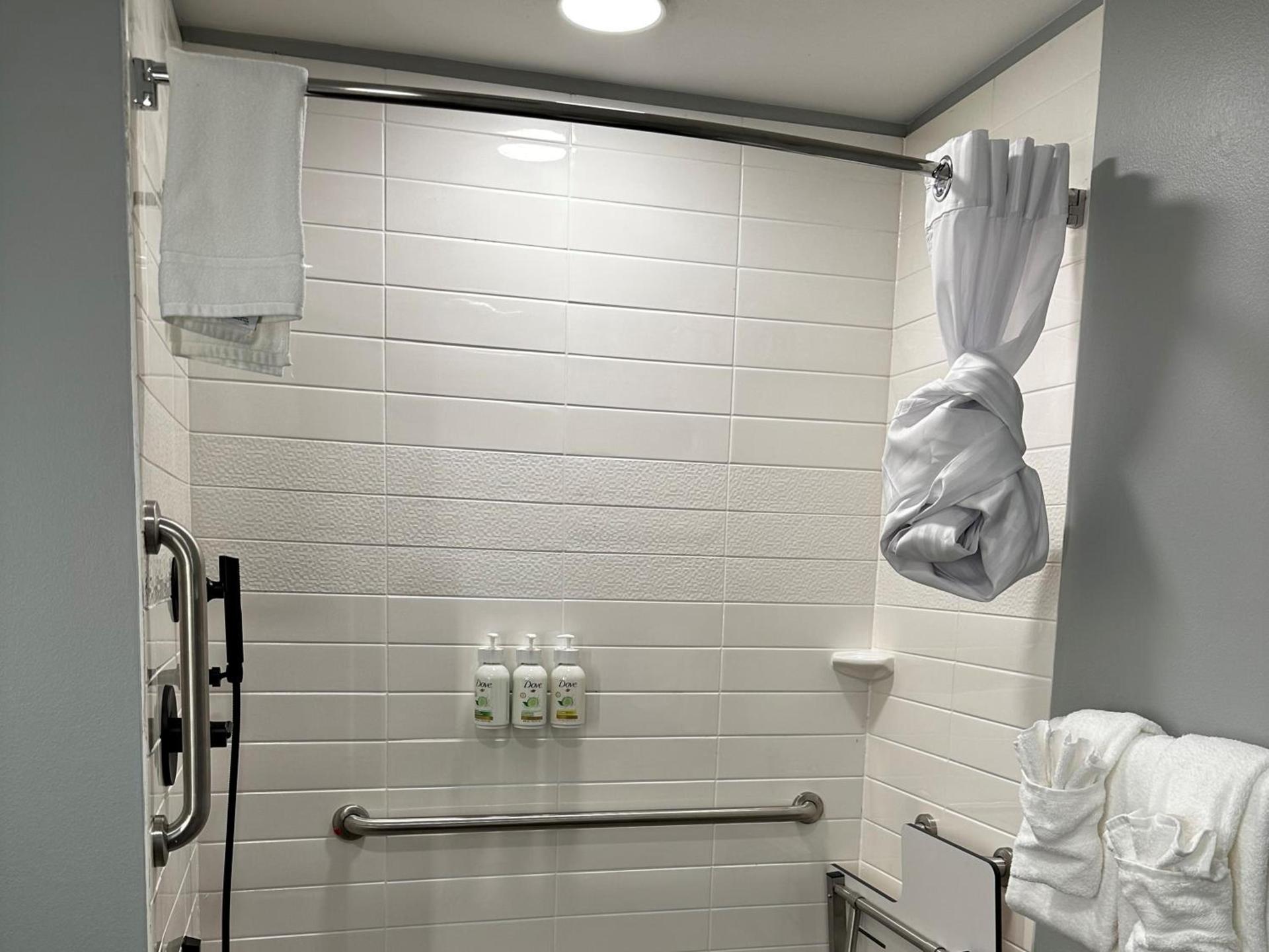 AmericInn by Wyndham Mountain Home photo 31