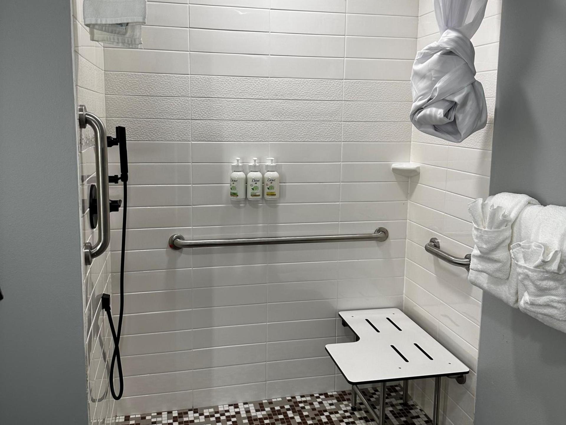 AmericInn by Wyndham Mountain Home photo 48