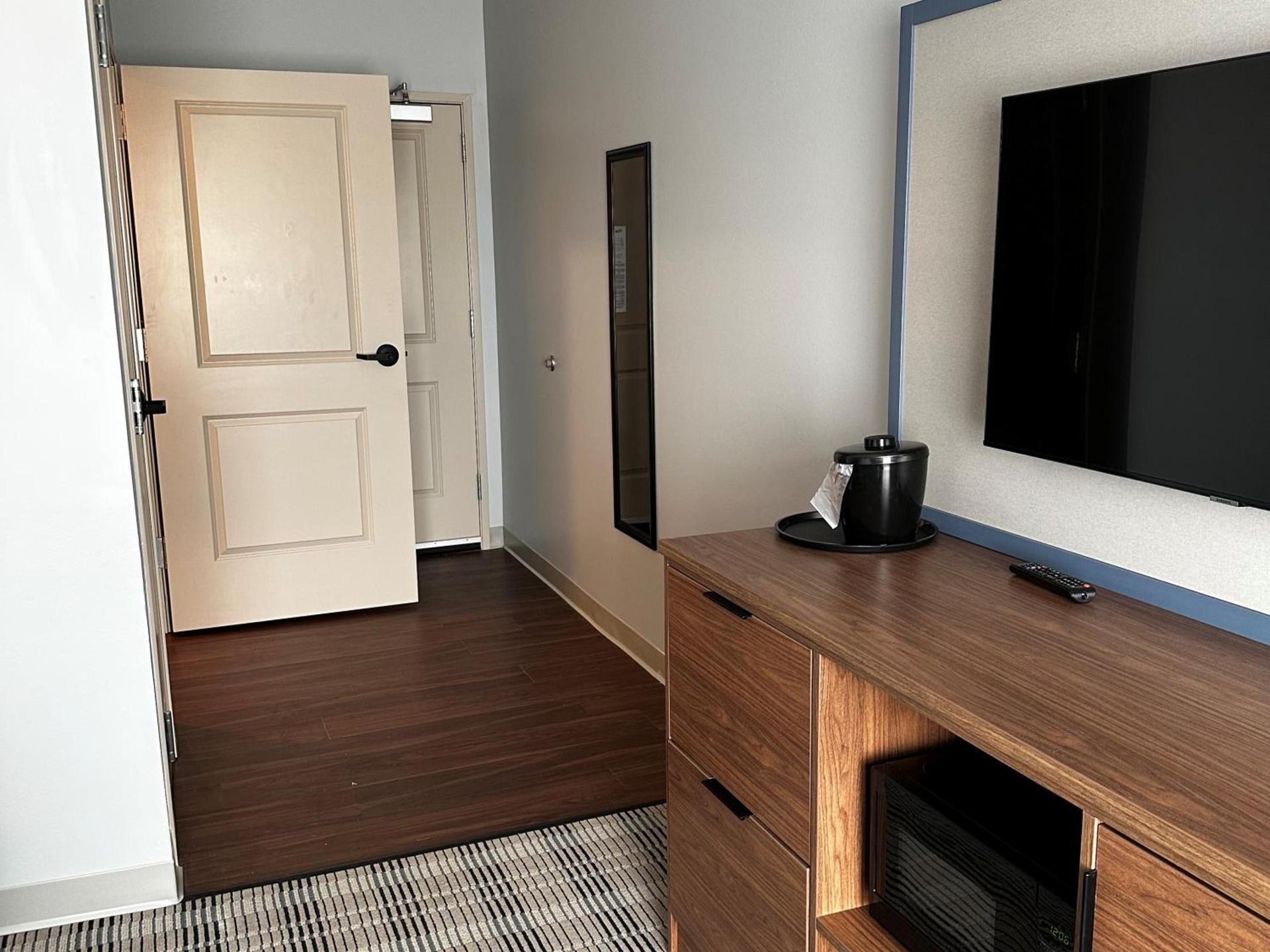 AmericInn by Wyndham Mountain Home photo 32