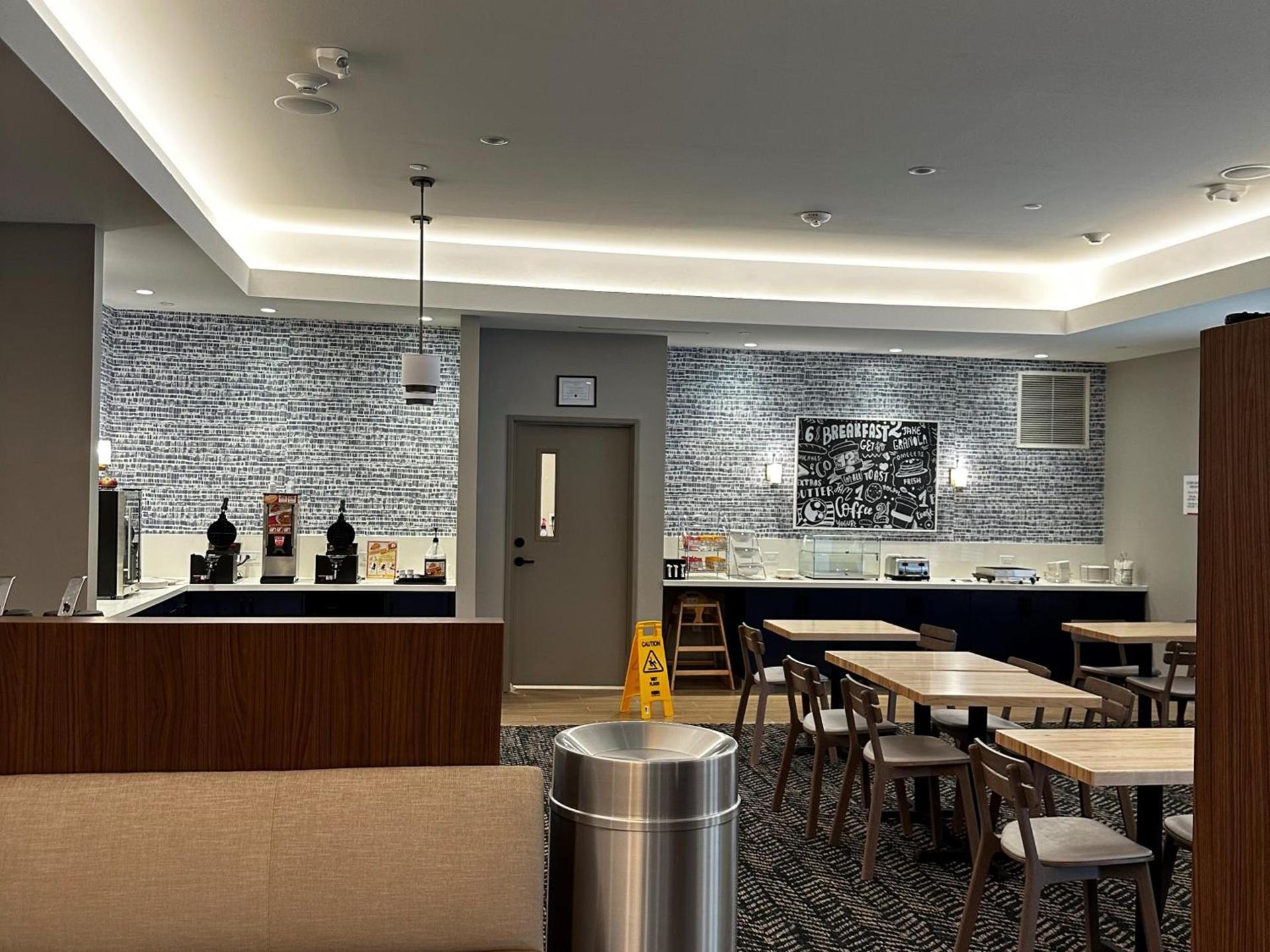 AmericInn by Wyndham Mountain Home photo 35