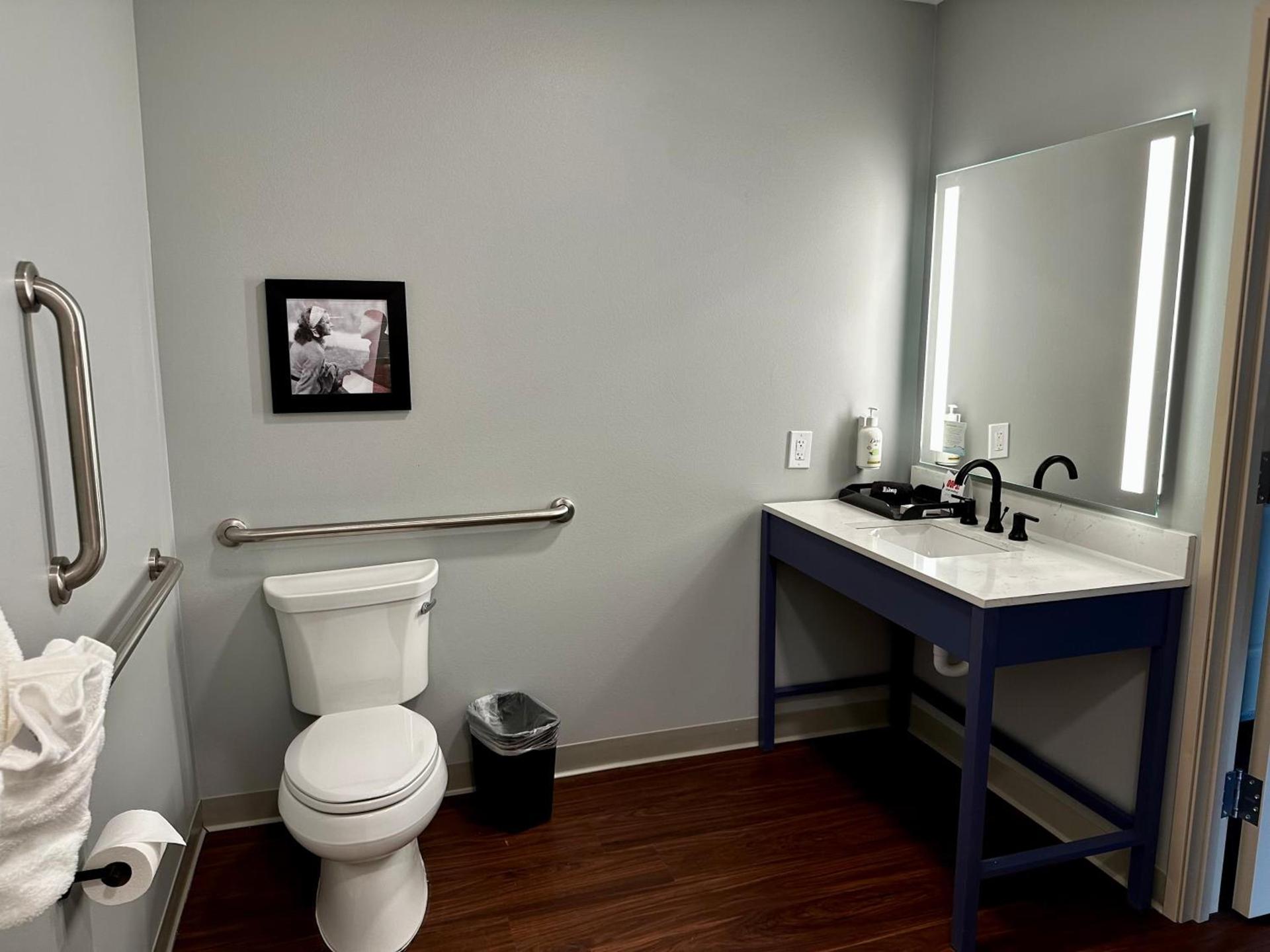 AmericInn by Wyndham Mountain Home photo 39