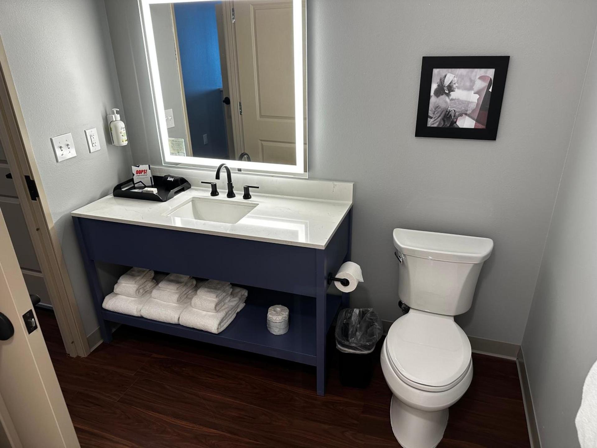 AmericInn by Wyndham Mountain Home photo 37