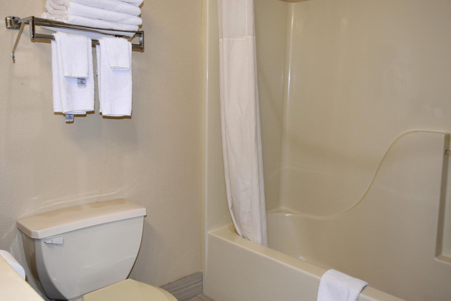 Quality Inn & Suites Brooks Louisville South photo 43