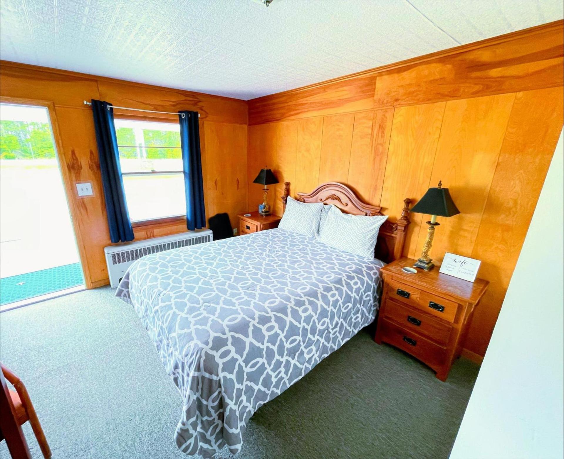 Hillcrest Motel photo 41