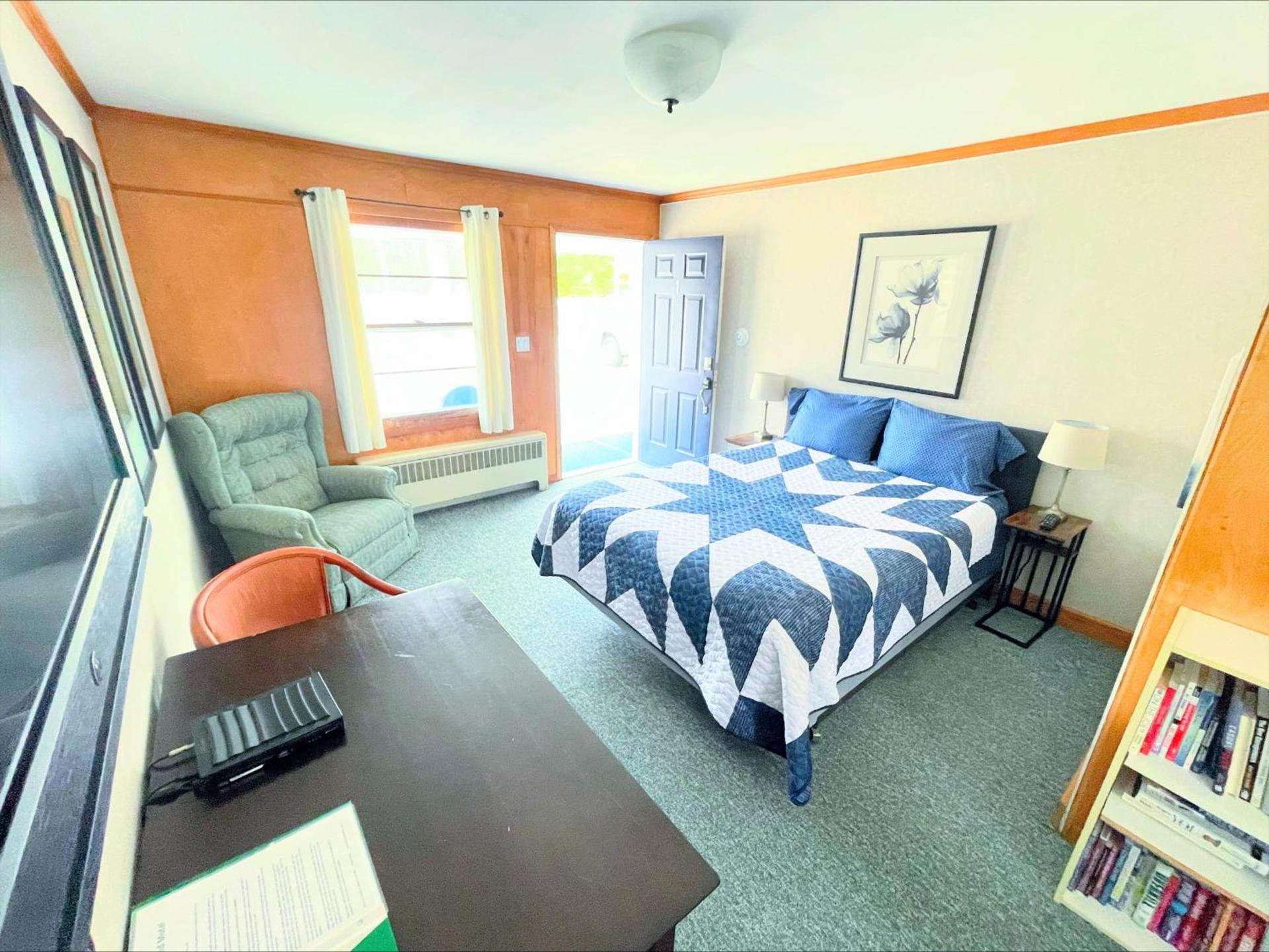 Hillcrest Motel photo 23