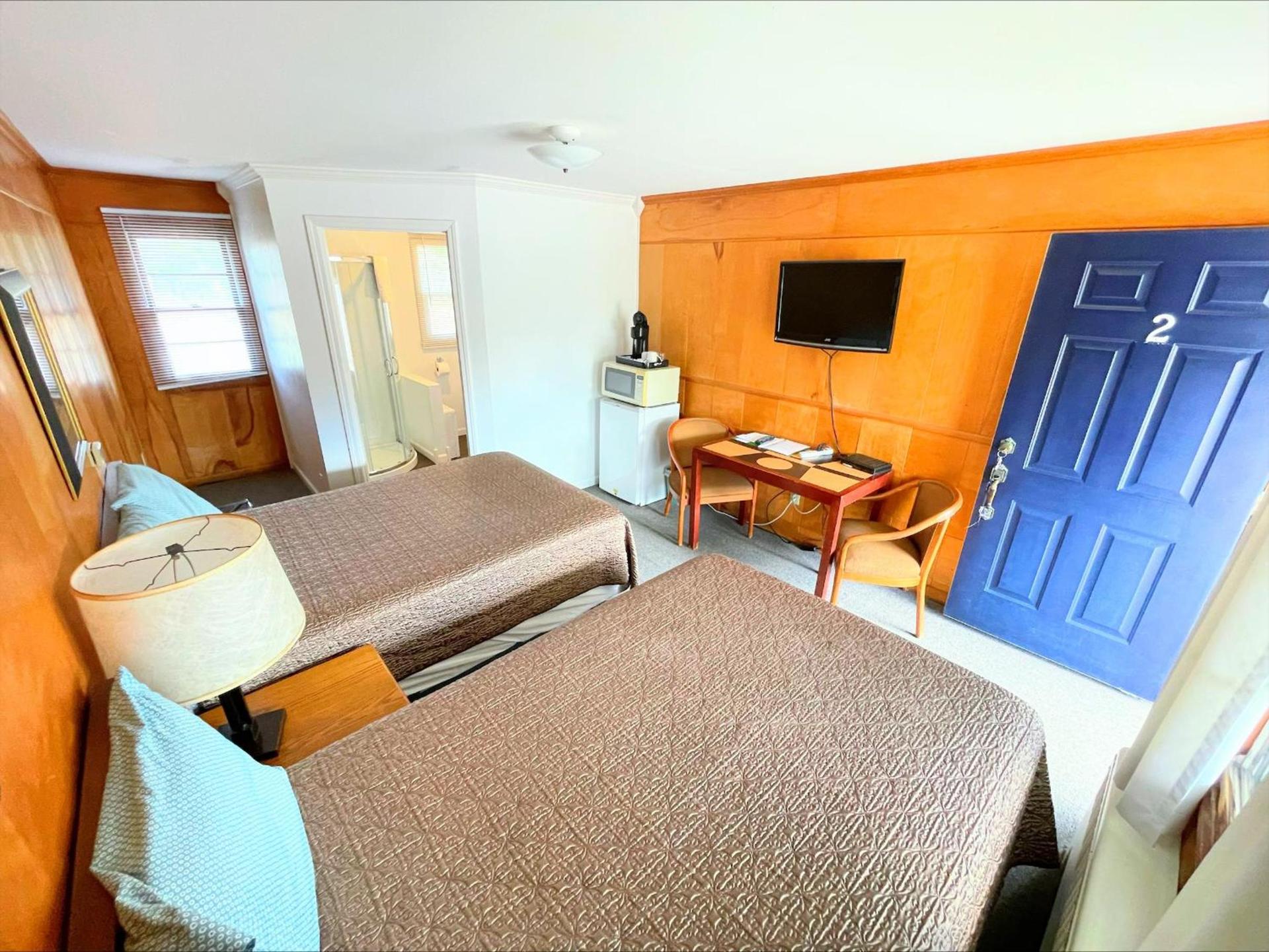 Hillcrest Motel photo 29