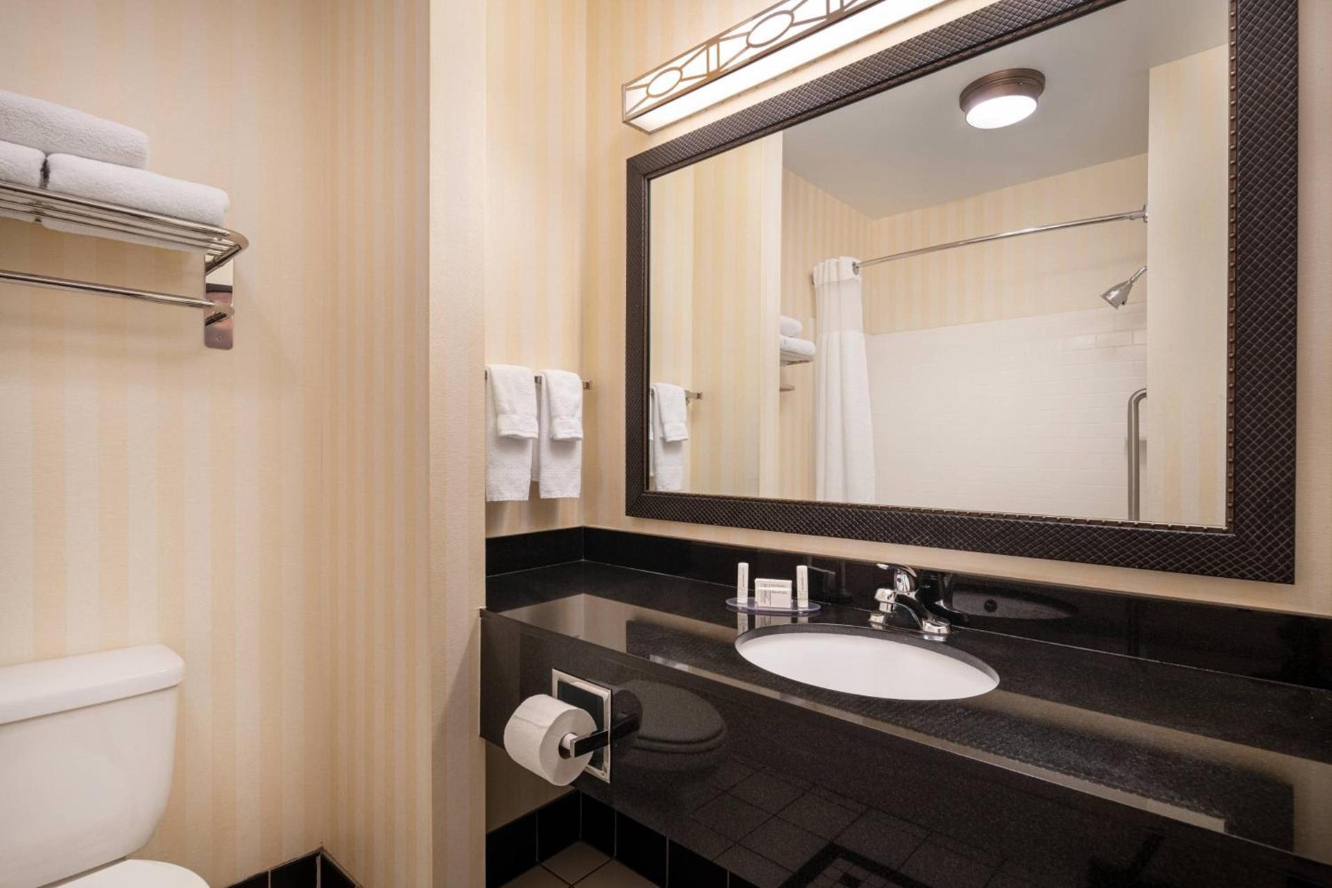 Fairfield Inn & Suites by Marriott Visalia Tulare photo 11