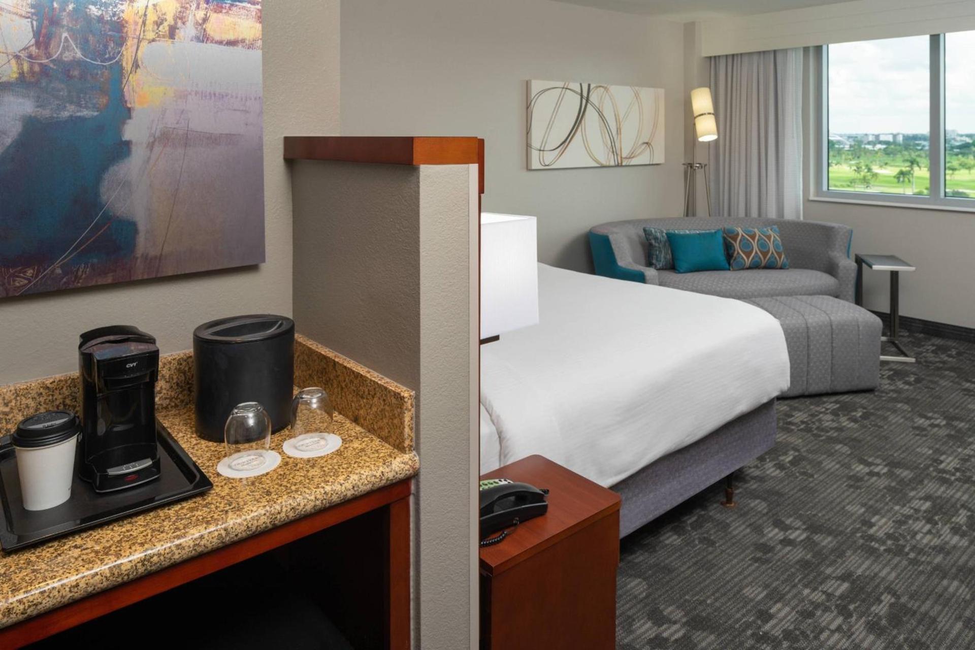 Courtyard by Marriott Miami Airport photo 12