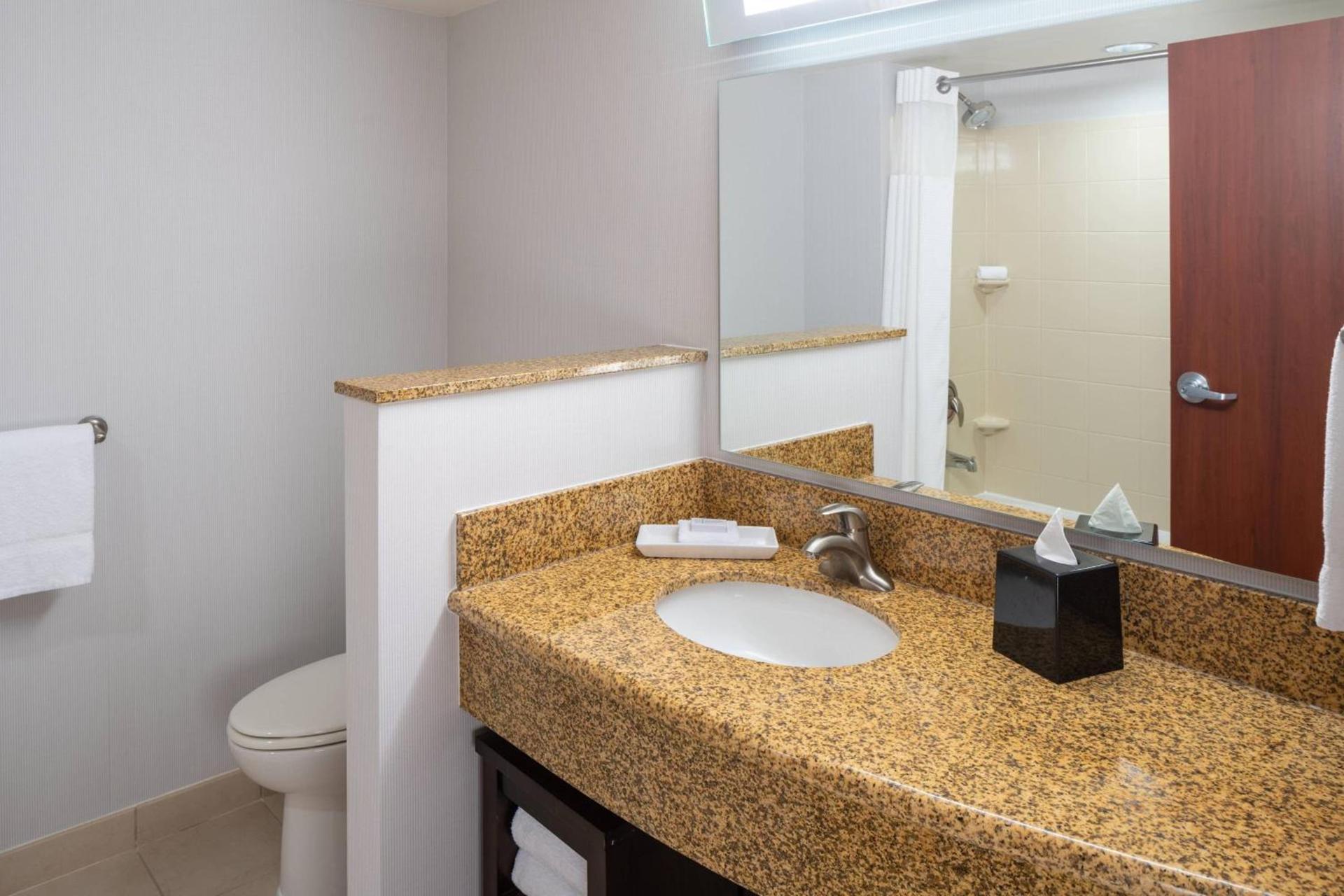 Courtyard by Marriott Miami Airport photo 16