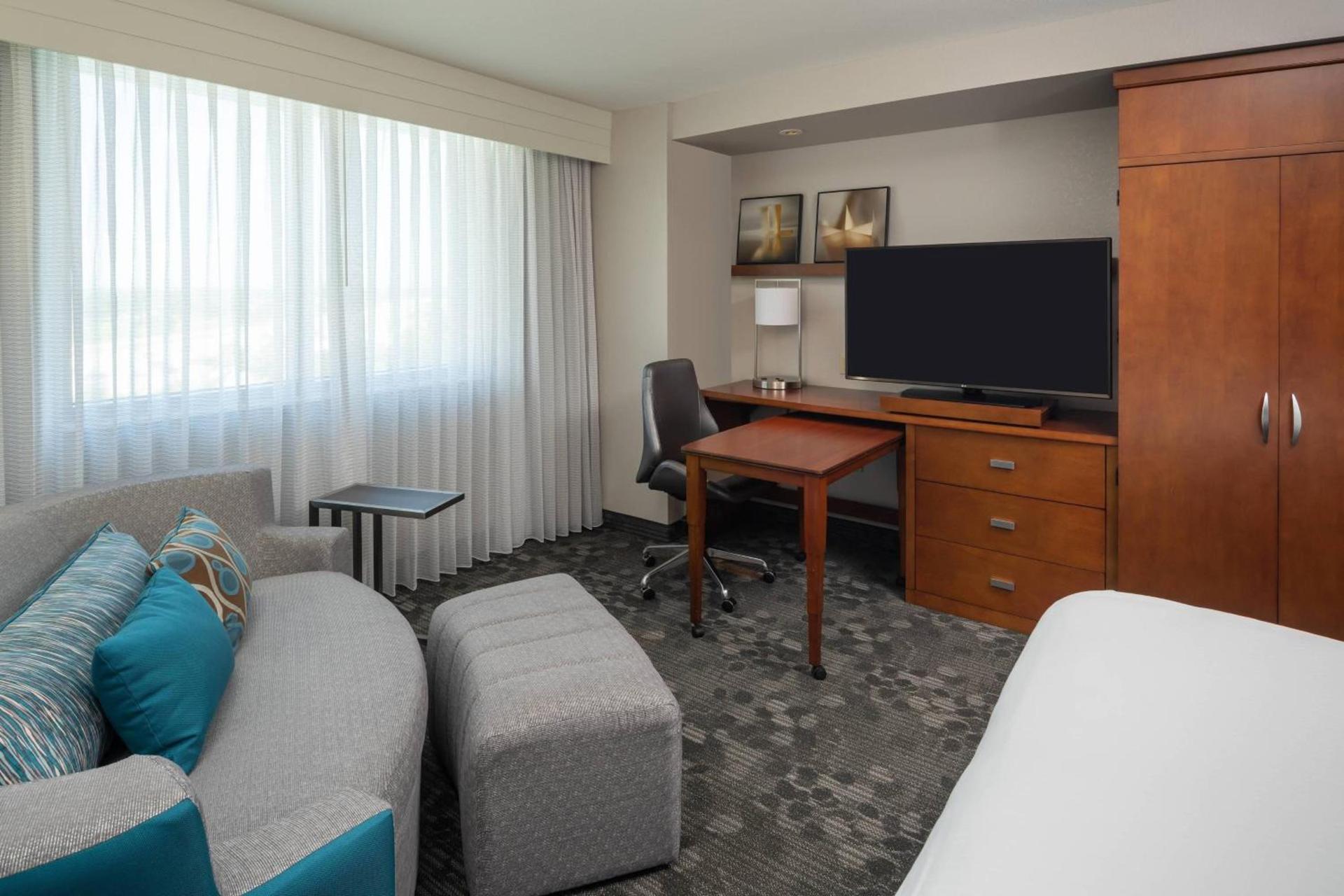 Courtyard by Marriott Miami Airport photo 11