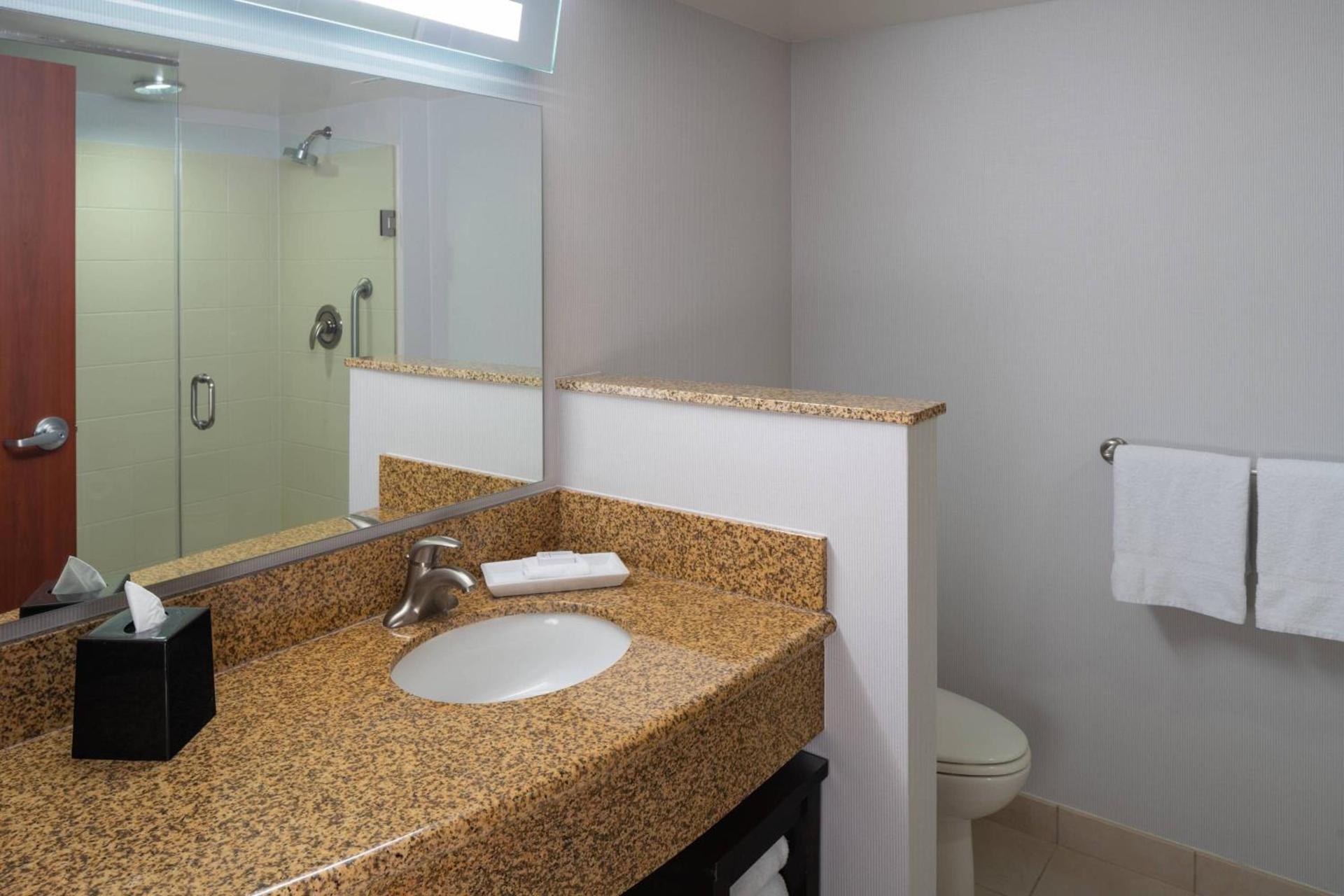 Courtyard by Marriott Miami Airport photo 15