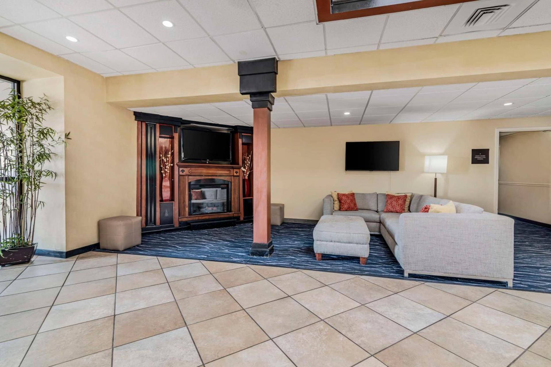 Best Western Plus Augusta Civic Center Inn photo 9