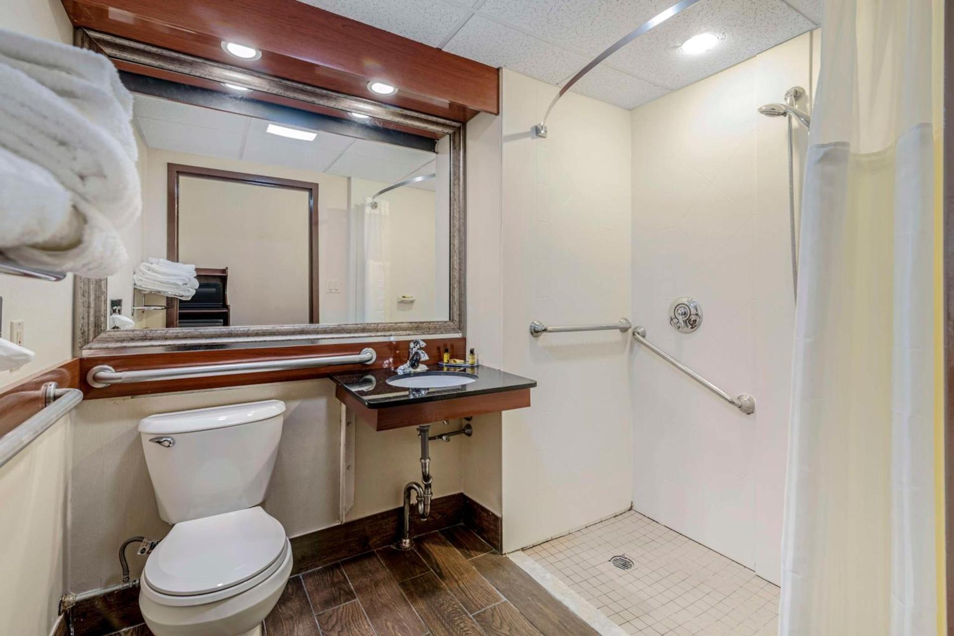Best Western Plus Augusta Civic Center Inn photo 17