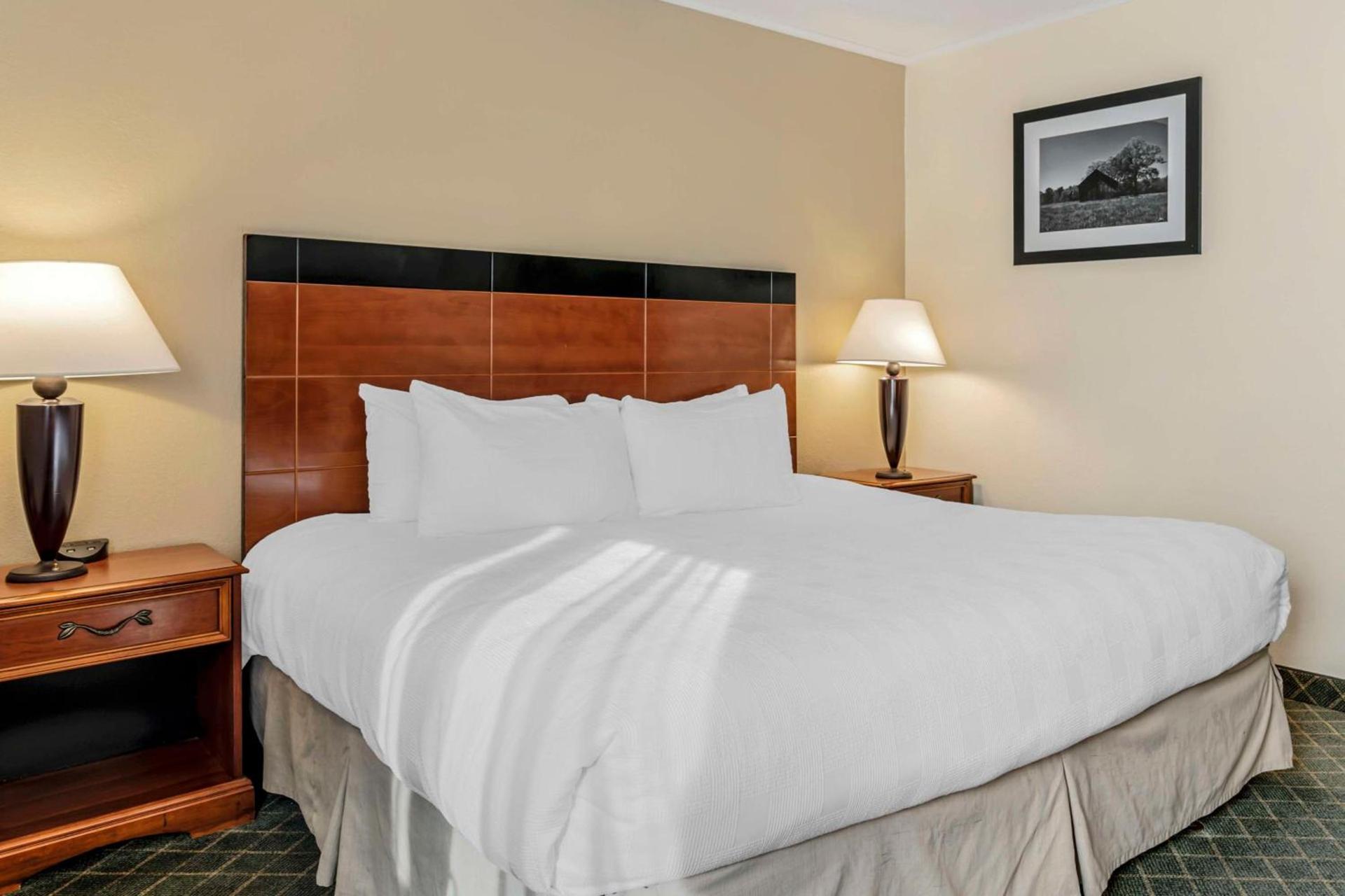 Best Western Plus Augusta Civic Center Inn photo 32
