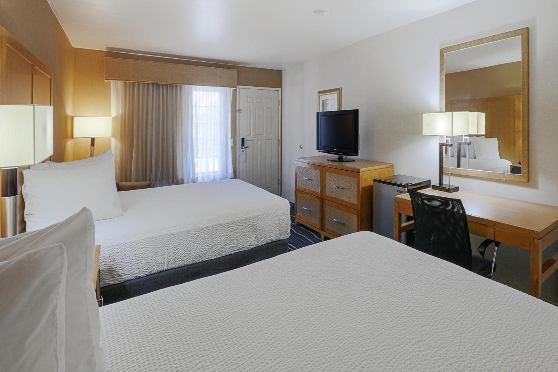Ramada by Wyndham Costa Mesa/Newport Beach photo 44