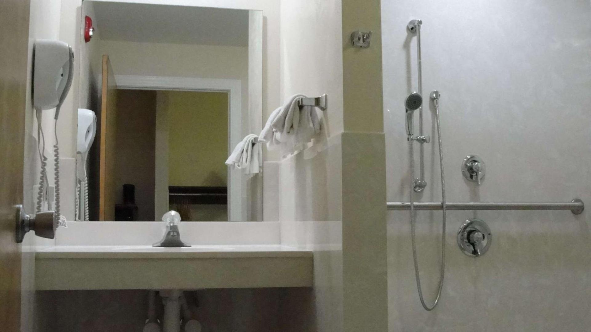 SureStay Hotel by Best Western Greenville photo 39