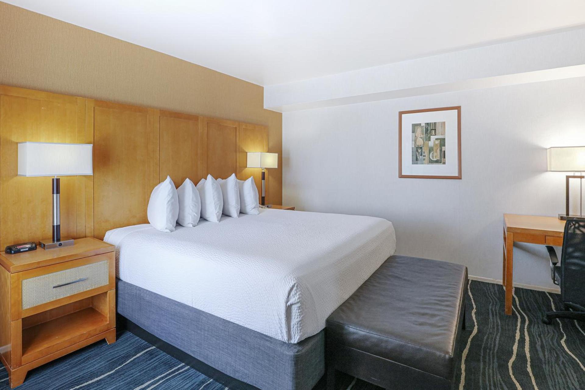 Ramada by Wyndham Costa Mesa/Newport Beach photo 48
