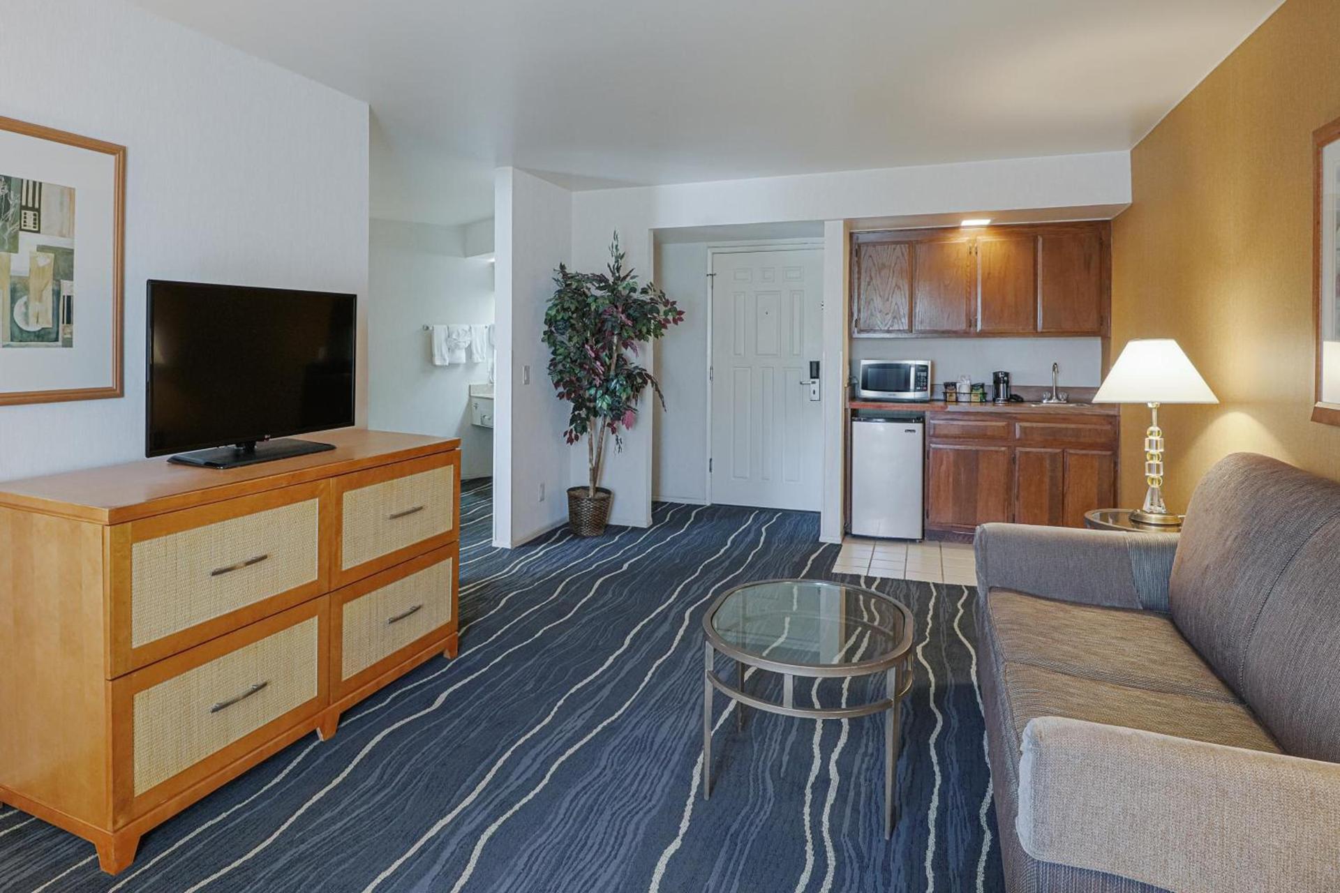 Ramada by Wyndham Costa Mesa/Newport Beach photo 47