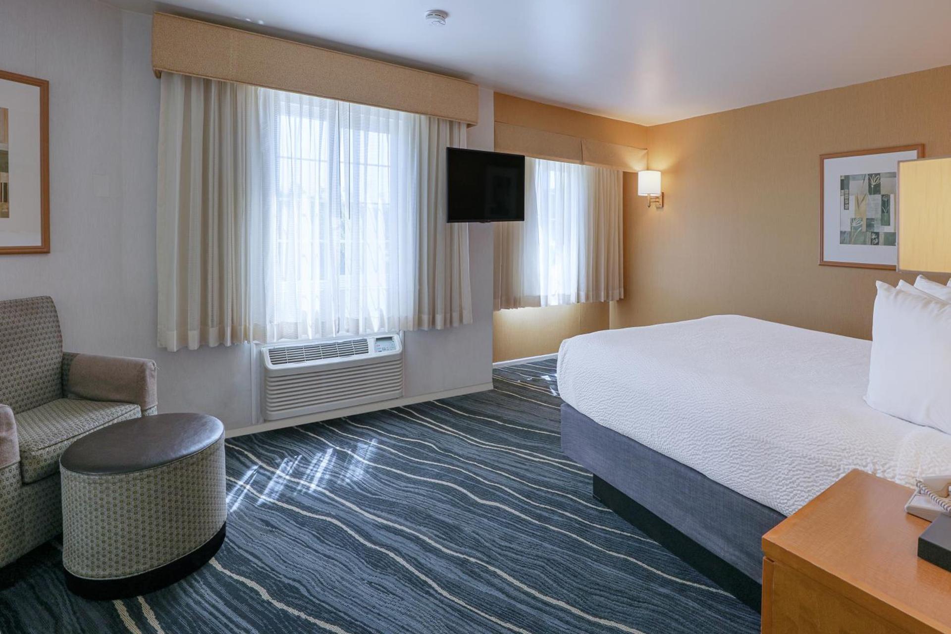 Ramada by Wyndham Costa Mesa/Newport Beach photo 45