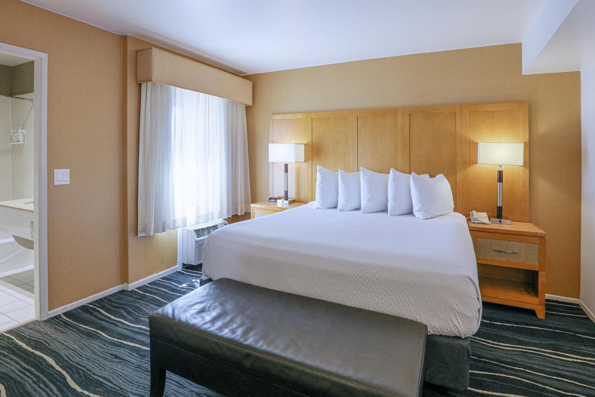 Ramada by Wyndham Costa Mesa/Newport Beach photo 49