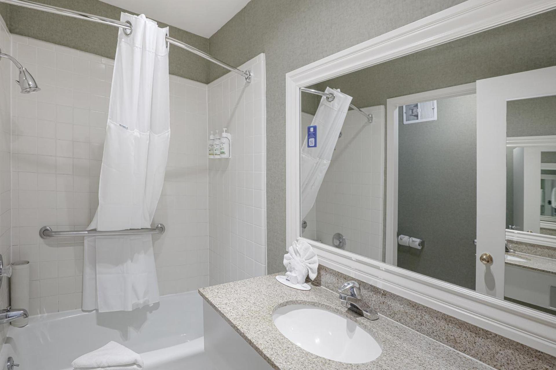 Ramada by Wyndham Costa Mesa/Newport Beach photo 57