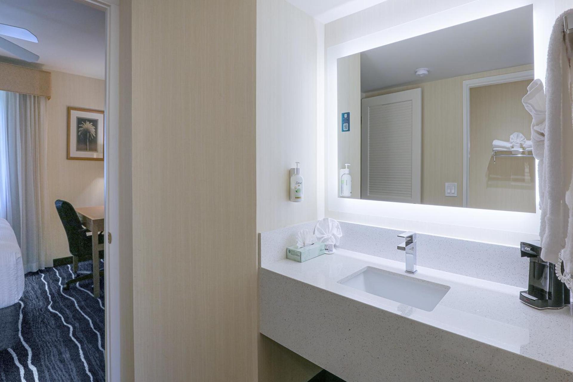 Ramada by Wyndham Costa Mesa/Newport Beach photo 61
