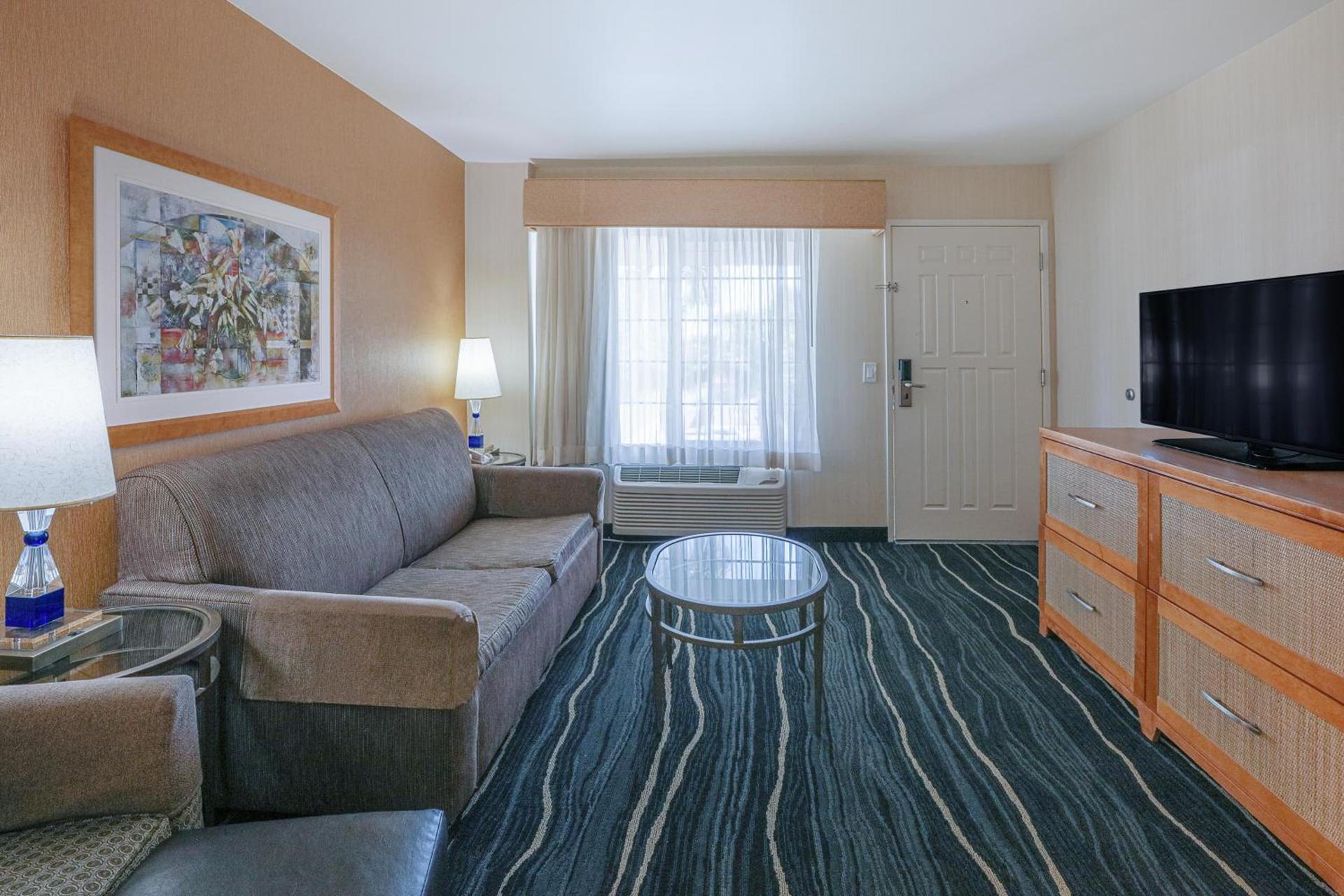 Ramada by Wyndham Costa Mesa/Newport Beach photo 65