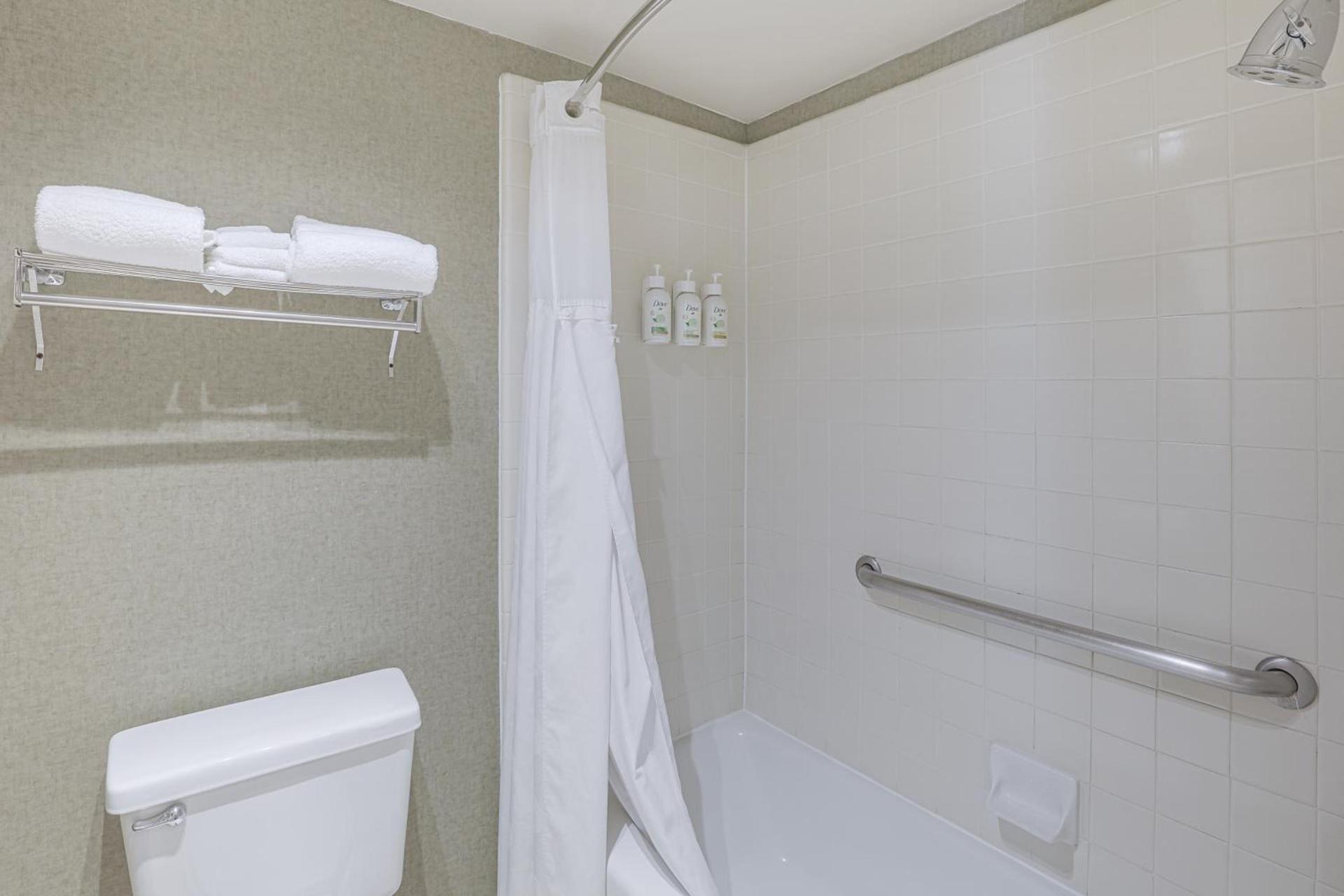 Ramada by Wyndham Costa Mesa/Newport Beach photo 66